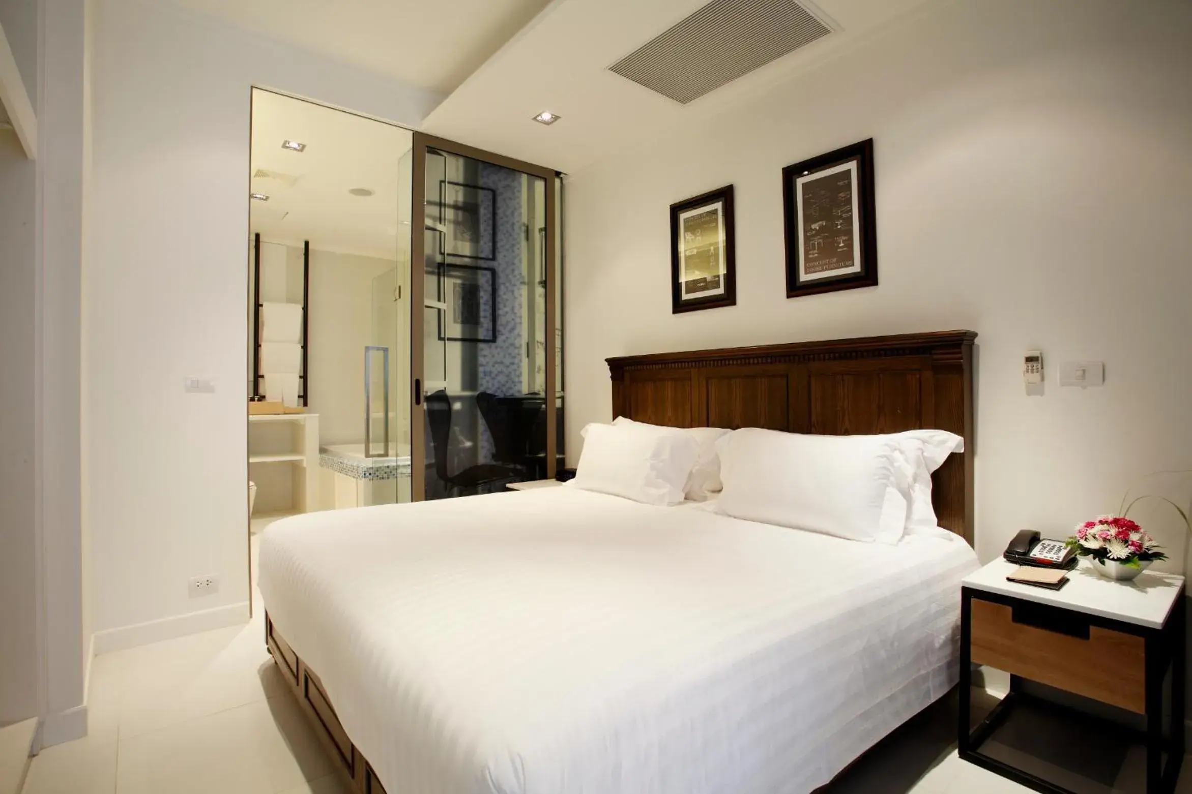 Bedroom, Bed in Pattaya Modus Beachfront Resort