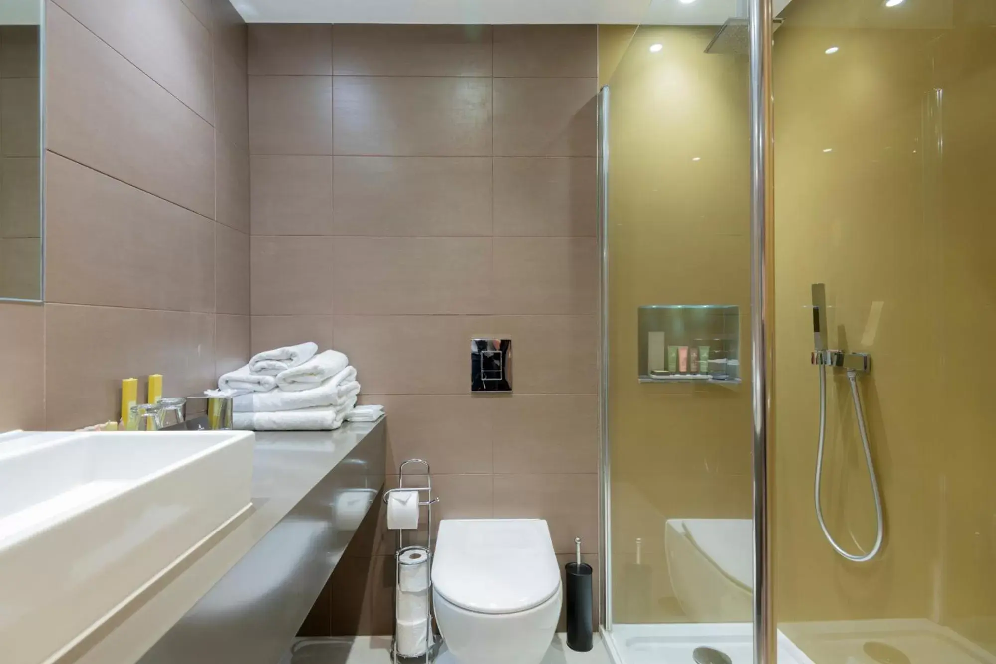 Shower, Bathroom in Donnington Manor Hotel