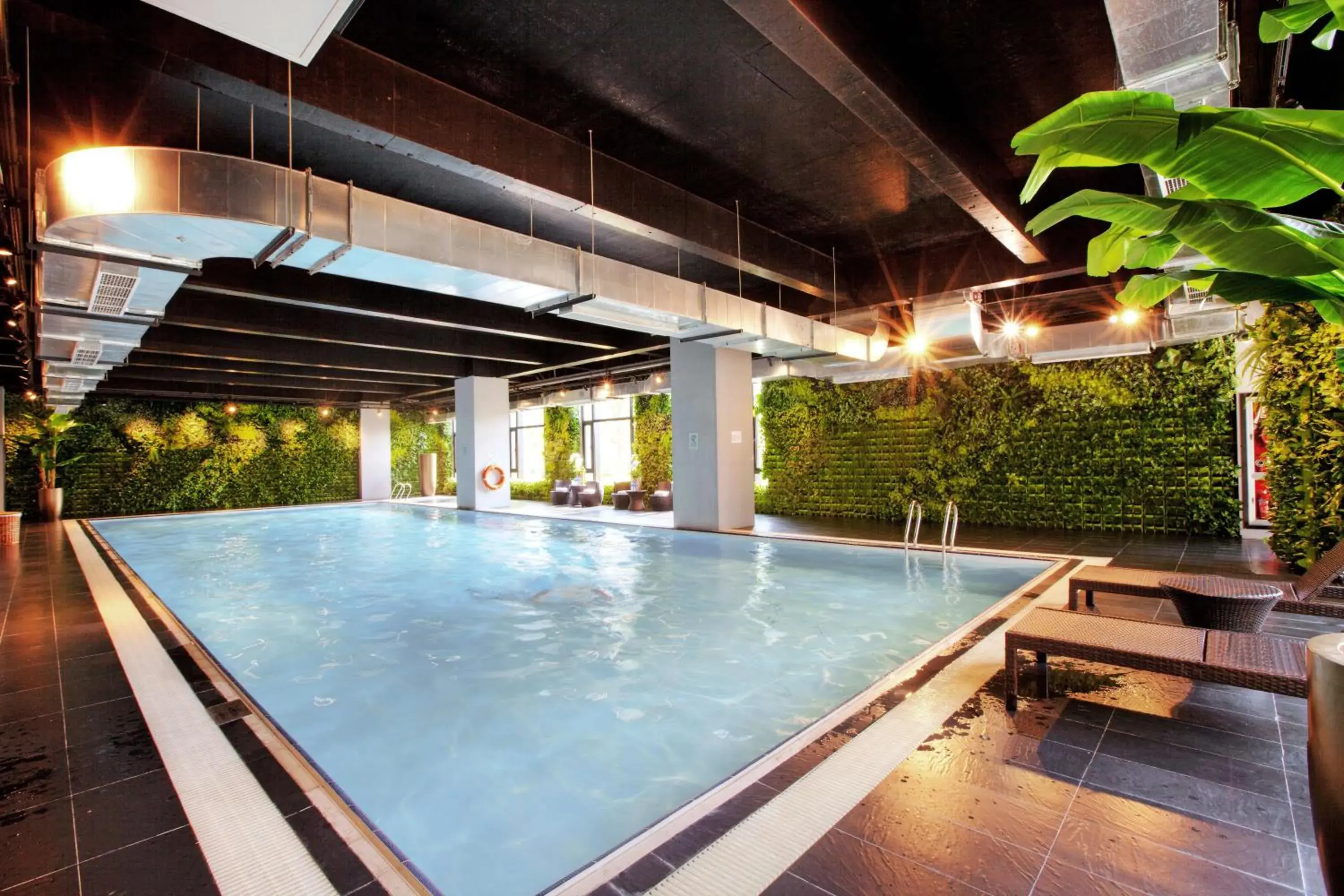 Swimming pool in Crowne Plaza Shanghai Jinshan by IHG Swimming pool in Crowne Plaza Shanghai Jinshan by IHG