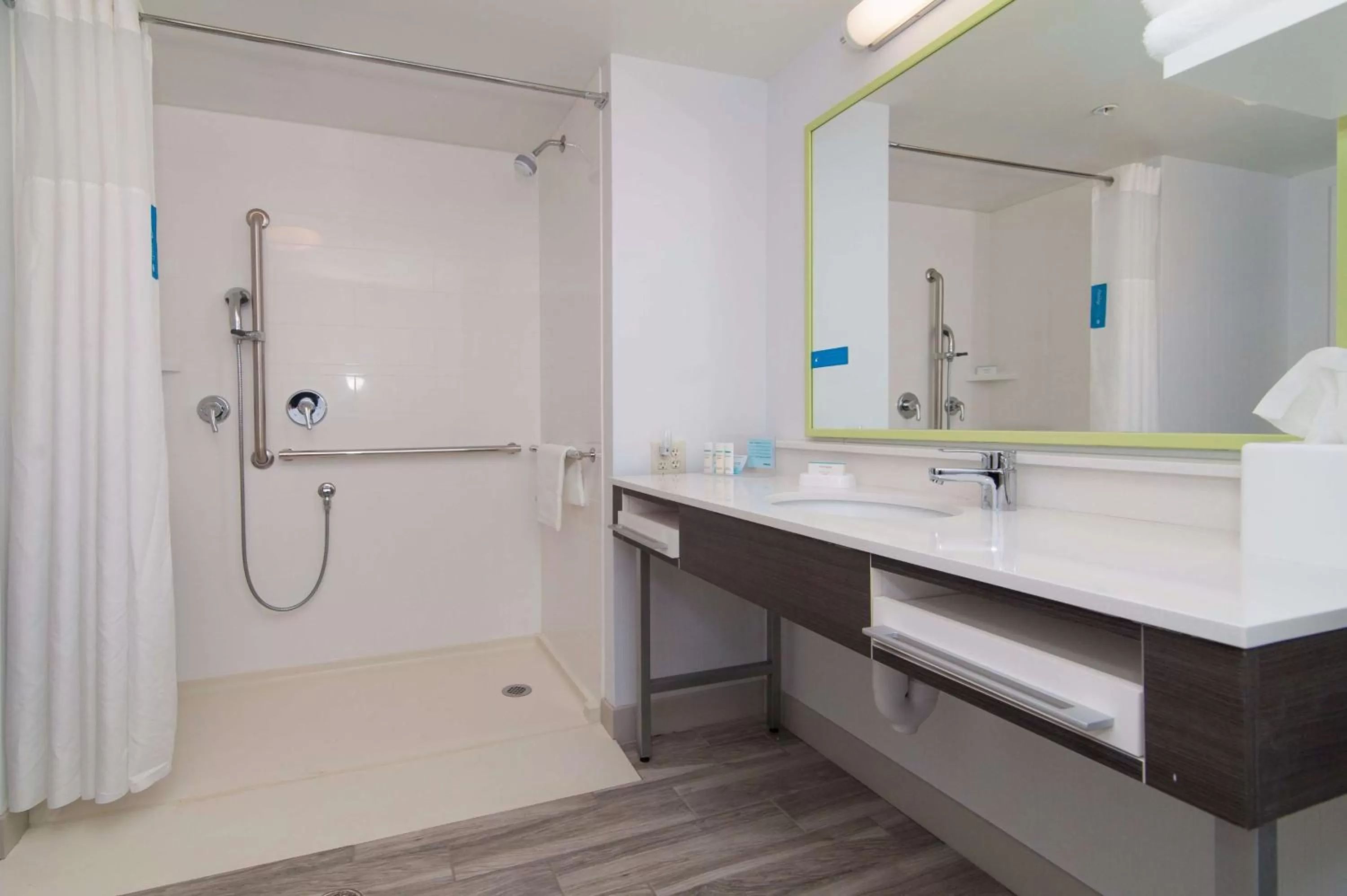 Bathroom in Hampton Inn Norwich