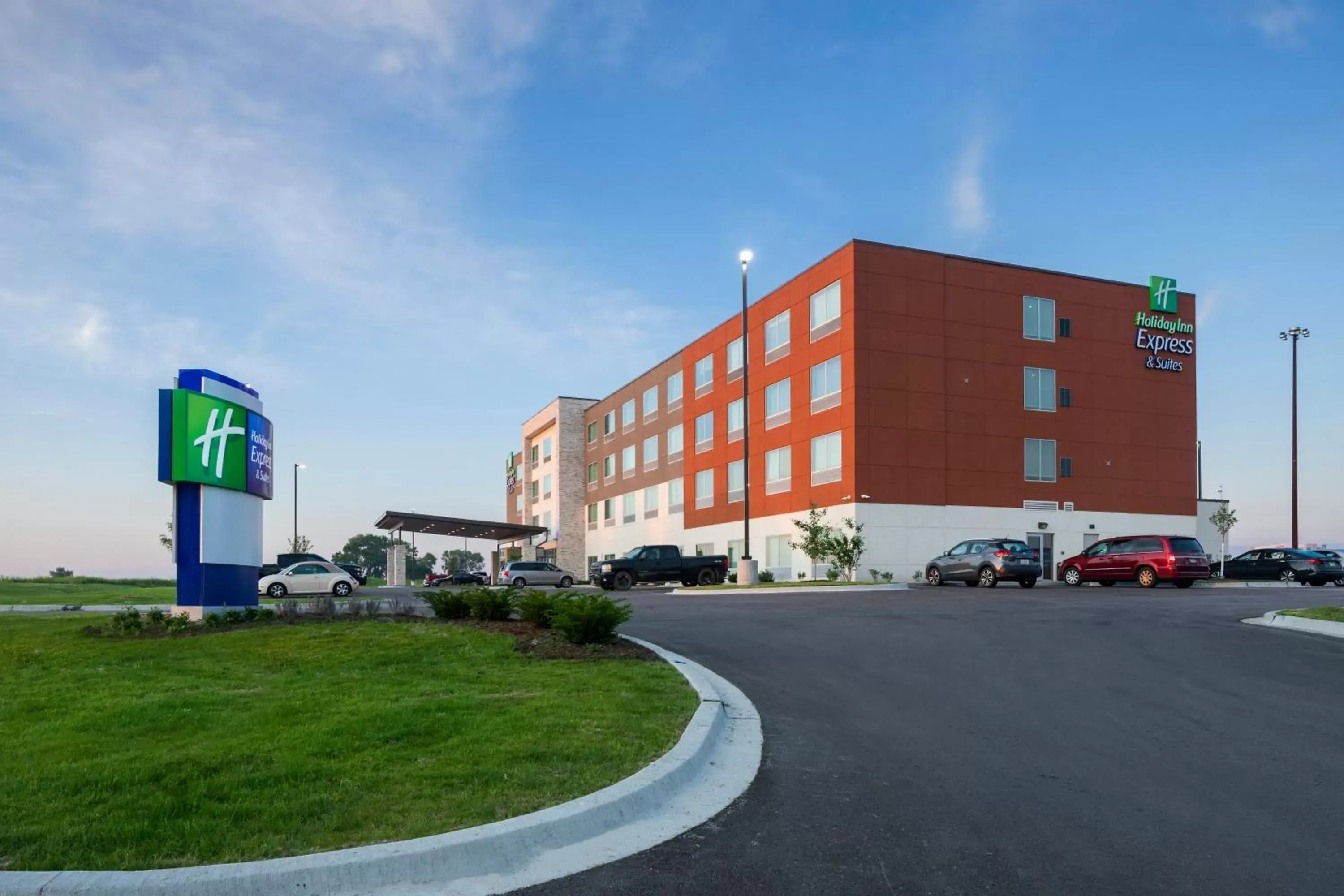 Property Building in Holiday Inn Express & Suites - Bourbonnais East - Bradley, an IHG Hotel