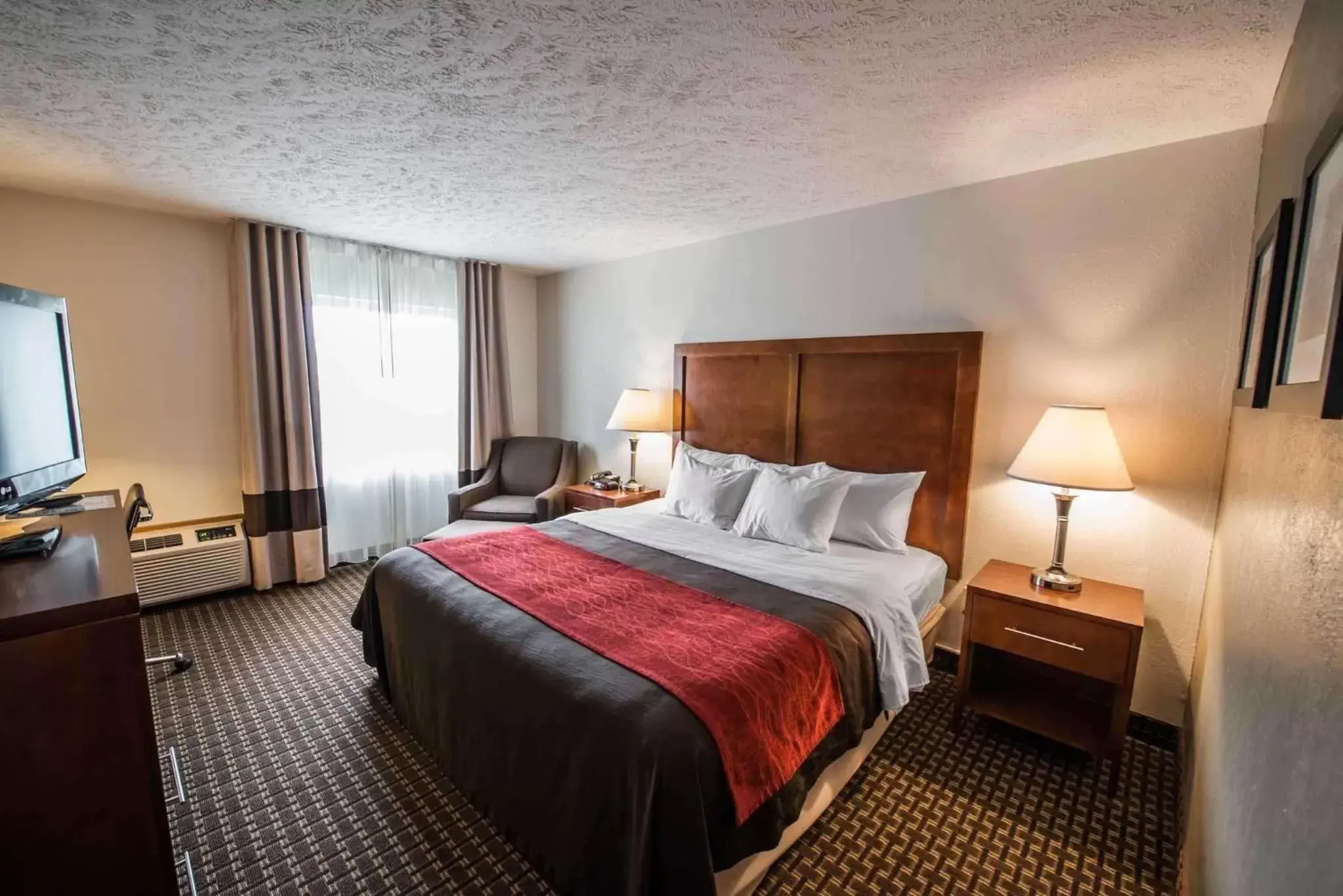 Photo of the whole room, Bed in Comfort Inn Atkins-Marion I-81