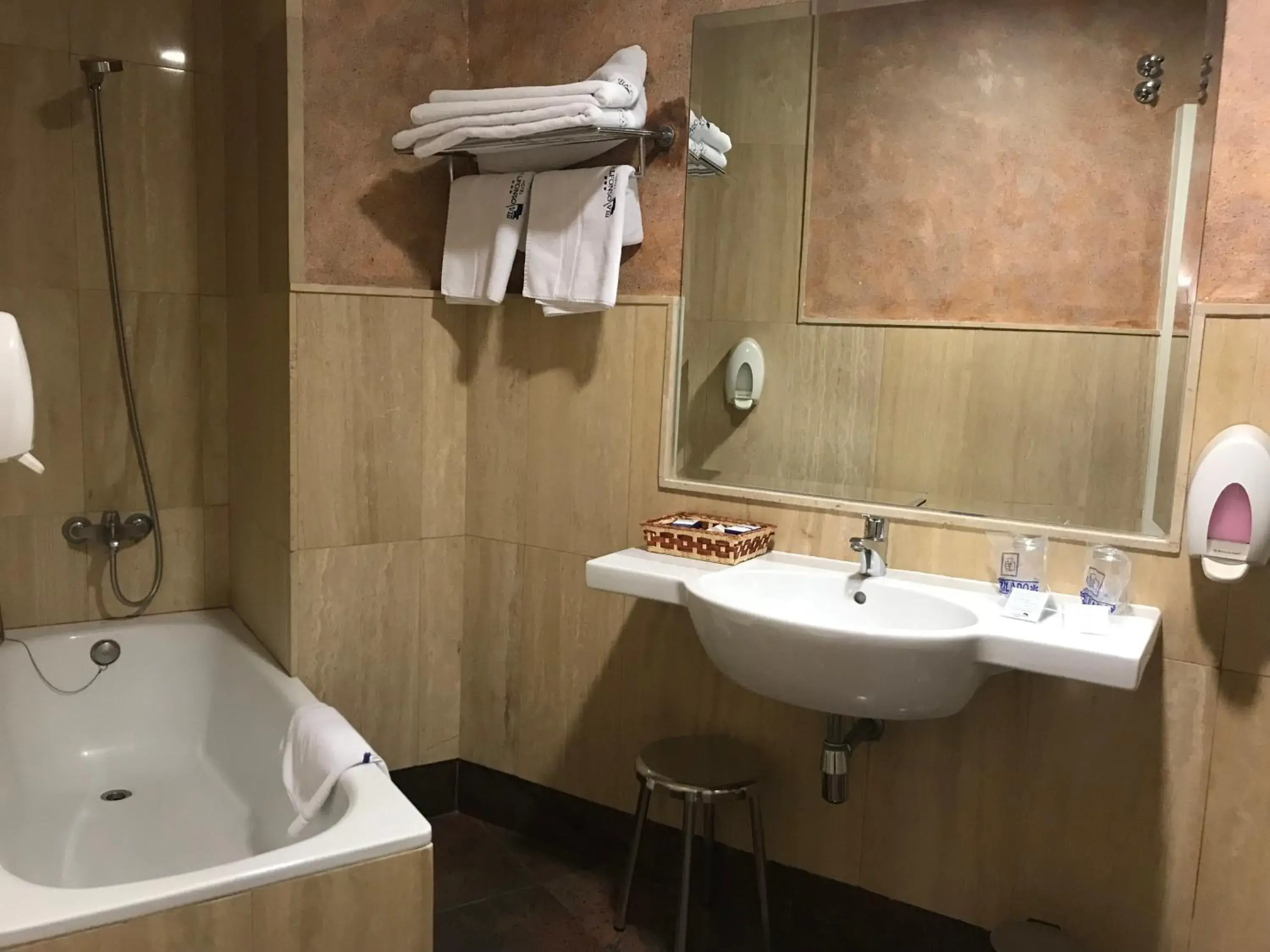 Bathroom in Hotel Alfonso VIII De Cuenca