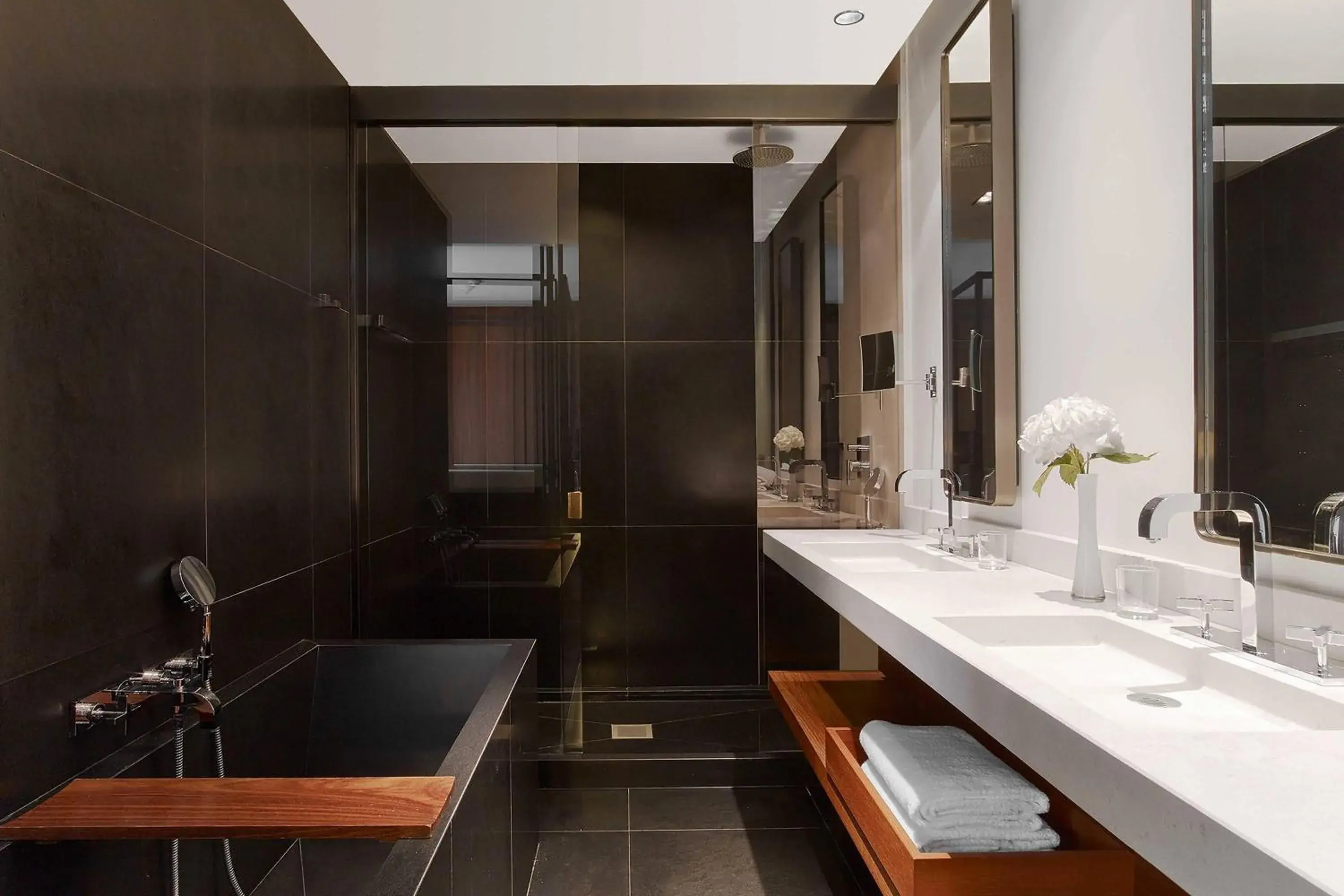 Photo of the whole room, Bathroom in Le Metropolitan a Tribute Portfolio Hotel Paris