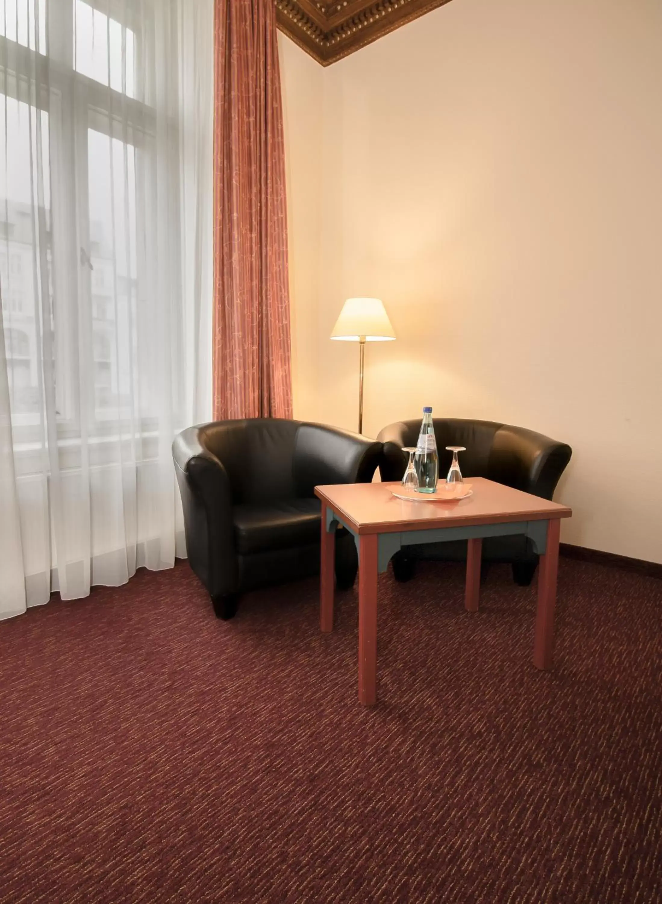 Photo of the whole room, Seating Area in Akzent Hotel Am Goldenen Strauss