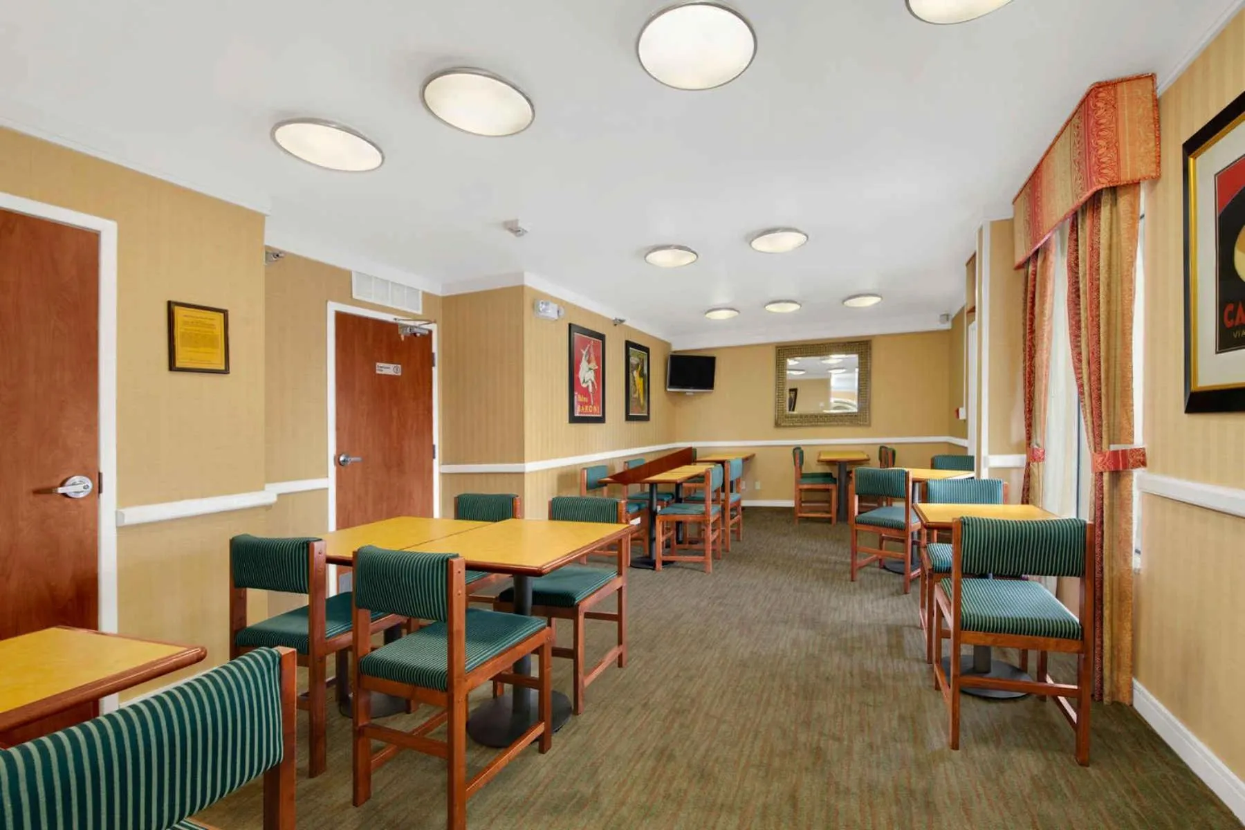 Continental breakfast in Baymont By Wyndham Gainesville I-75