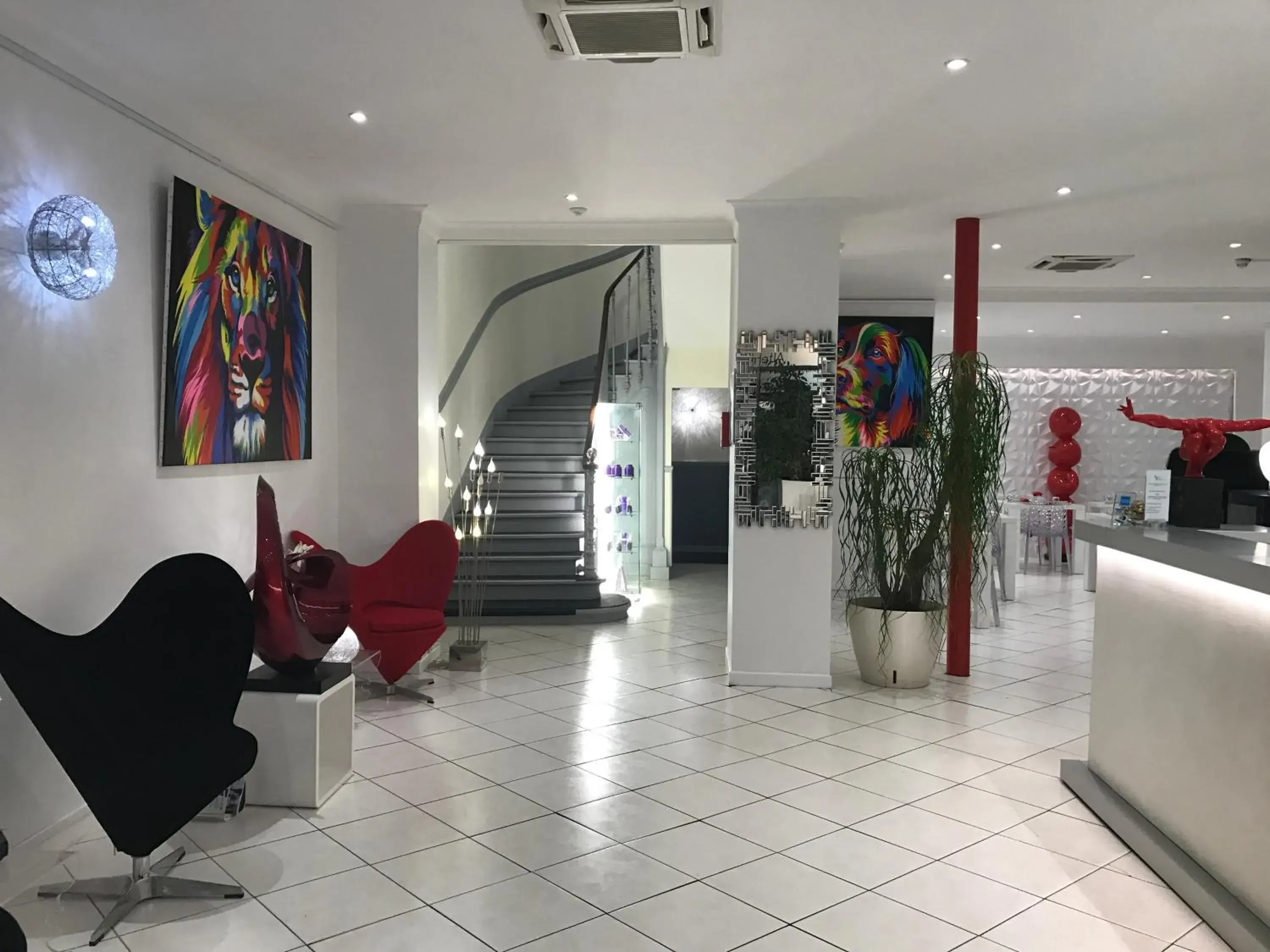 Facade/entrance, Lobby/Reception in Hôtel Le Capitole