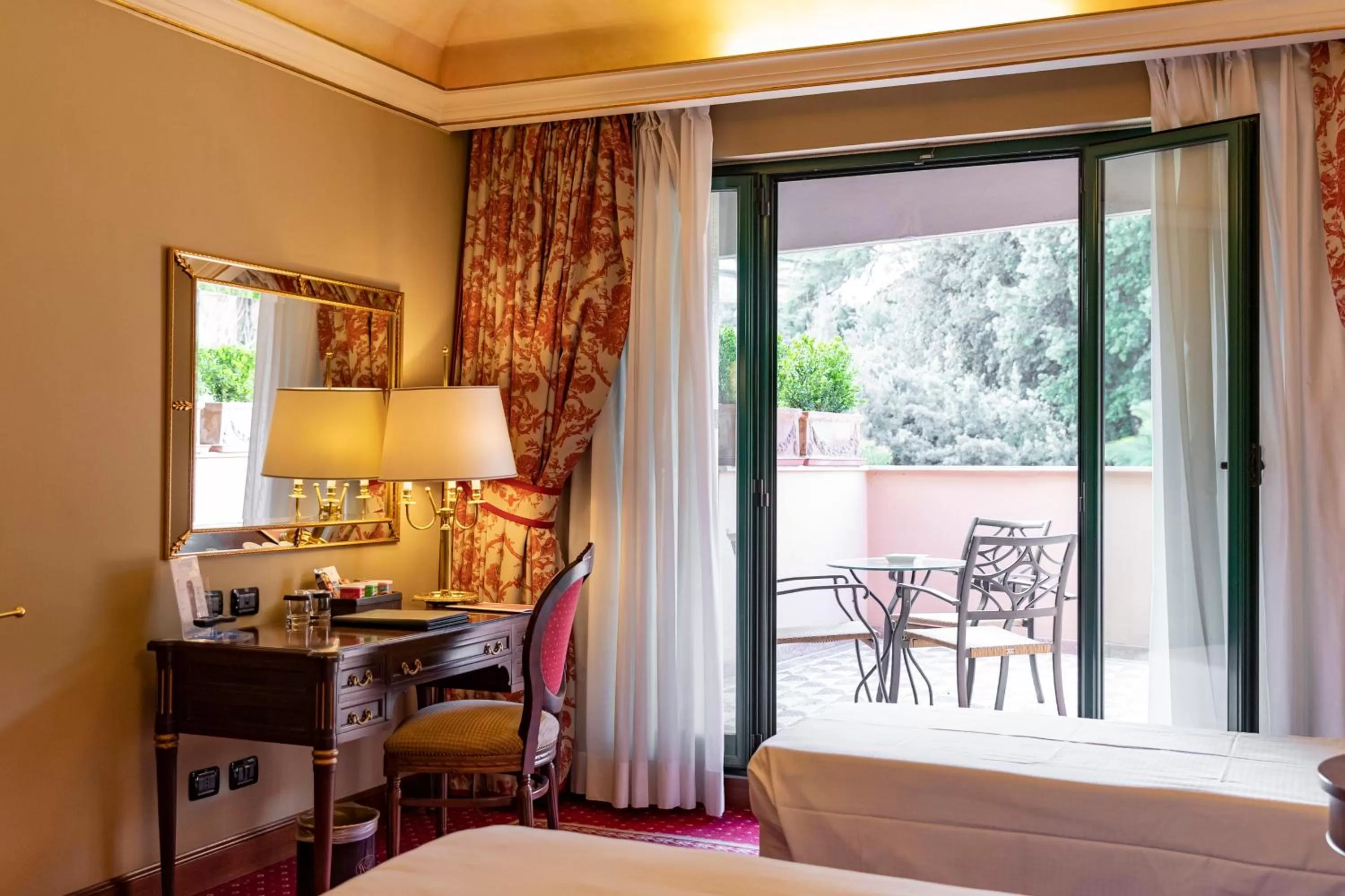 Bedroom, Bed in River Chateau Hotel