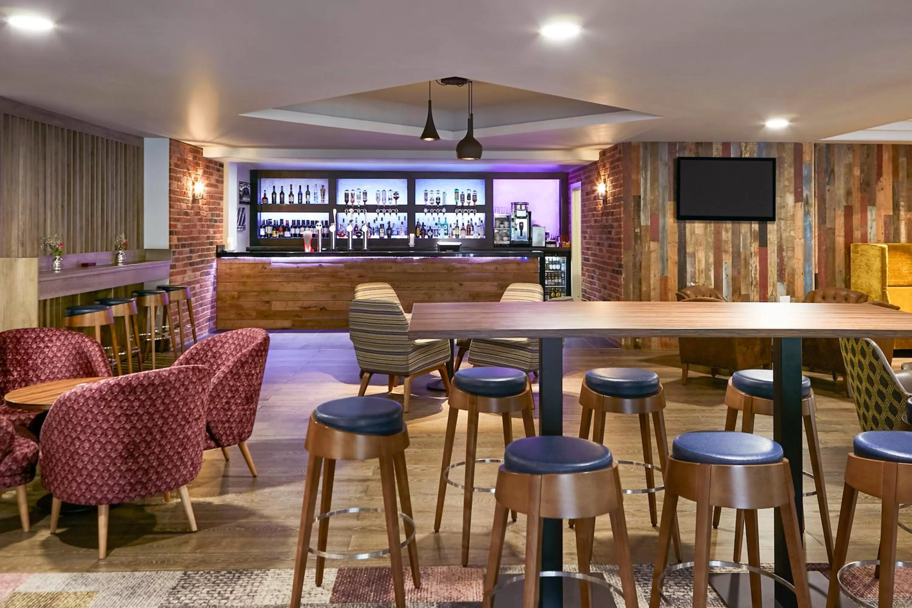 Communal lounge/ TV room in Novotel Manchester West