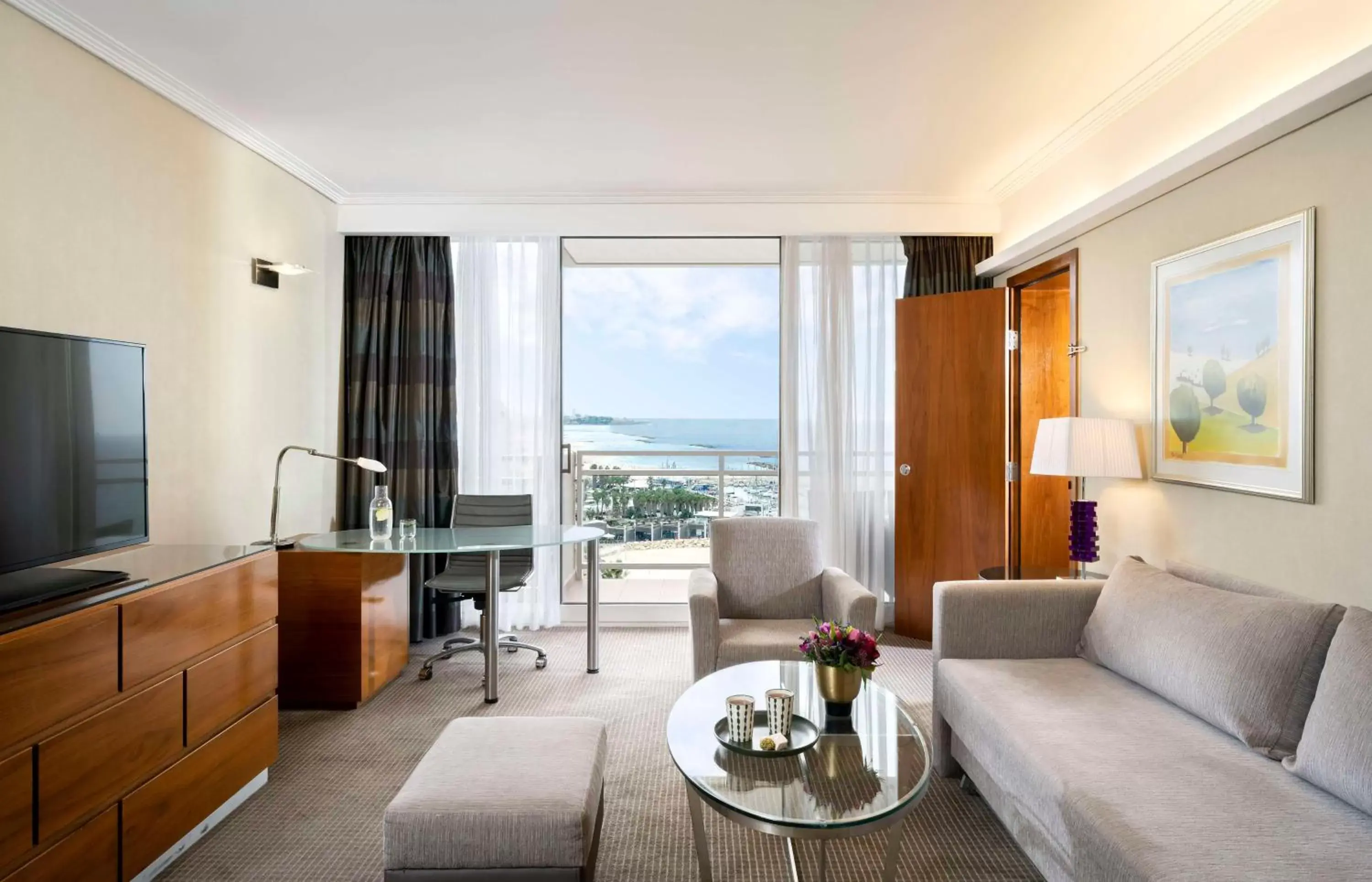 Living room, Seating Area in Hilton Tel Aviv Hotel