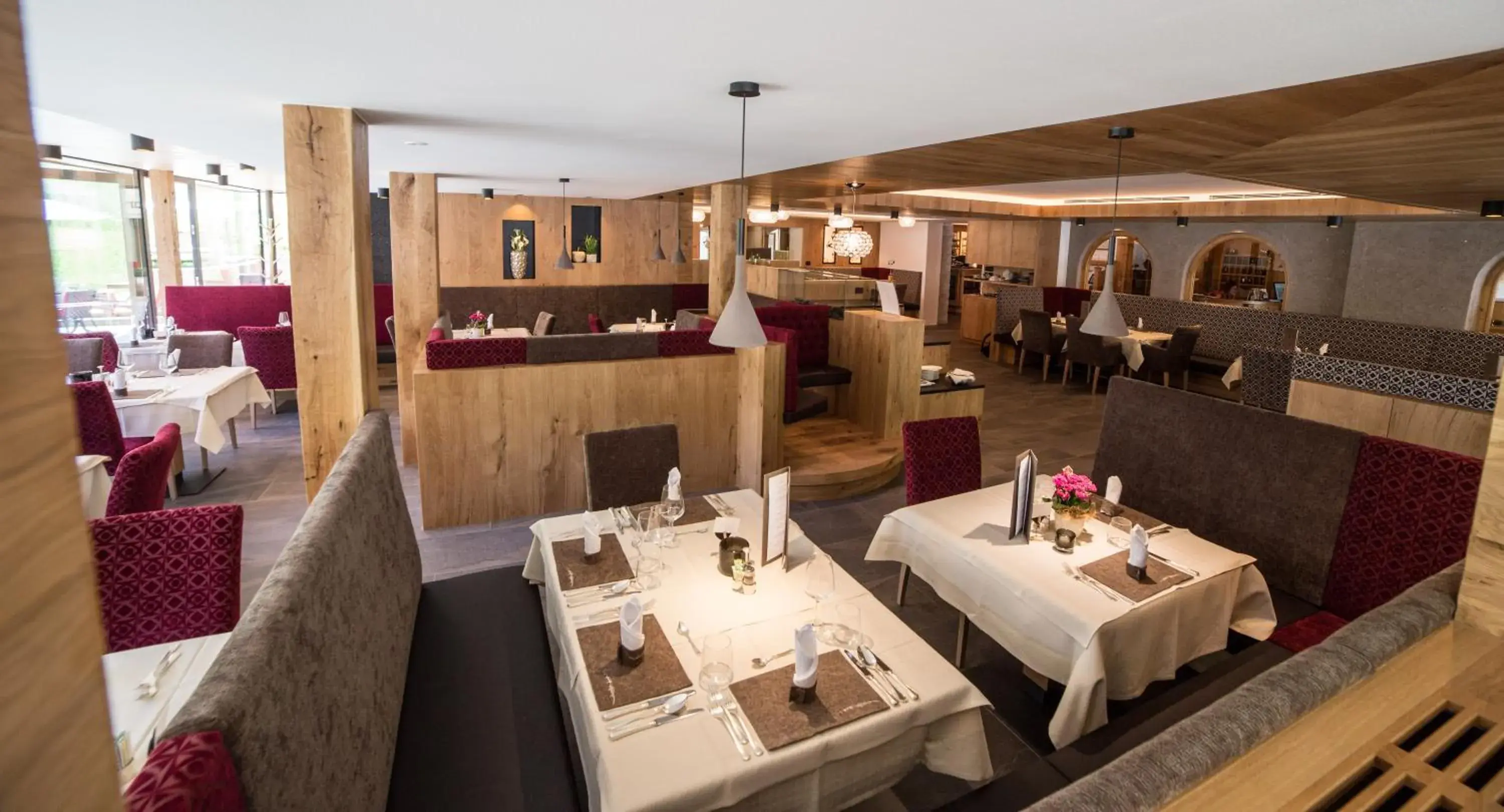 Restaurant/Places to Eat in Hotel Freina