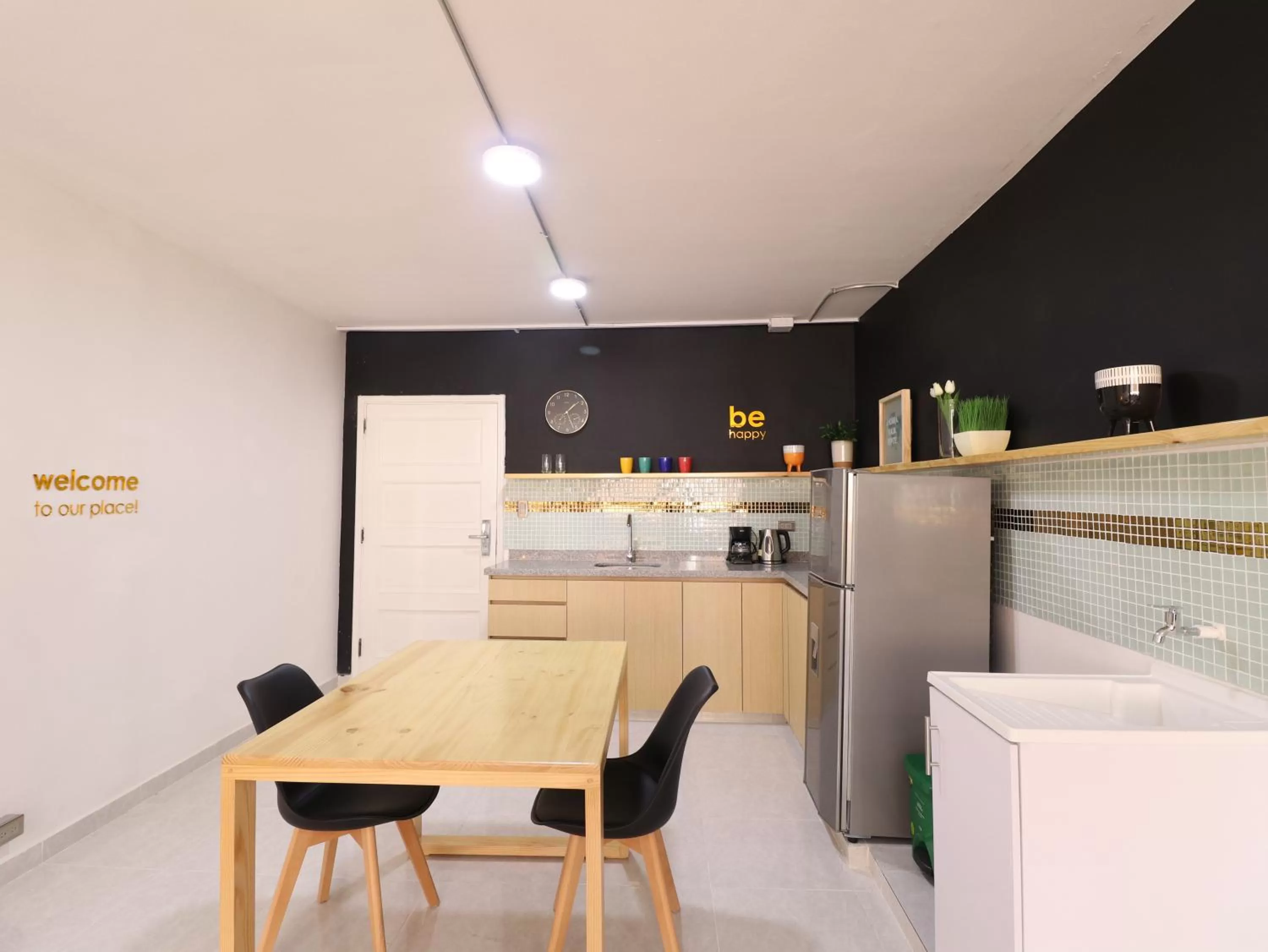 Kitchen or kitchenette, Kitchen/Kitchenette in 554 Apartments