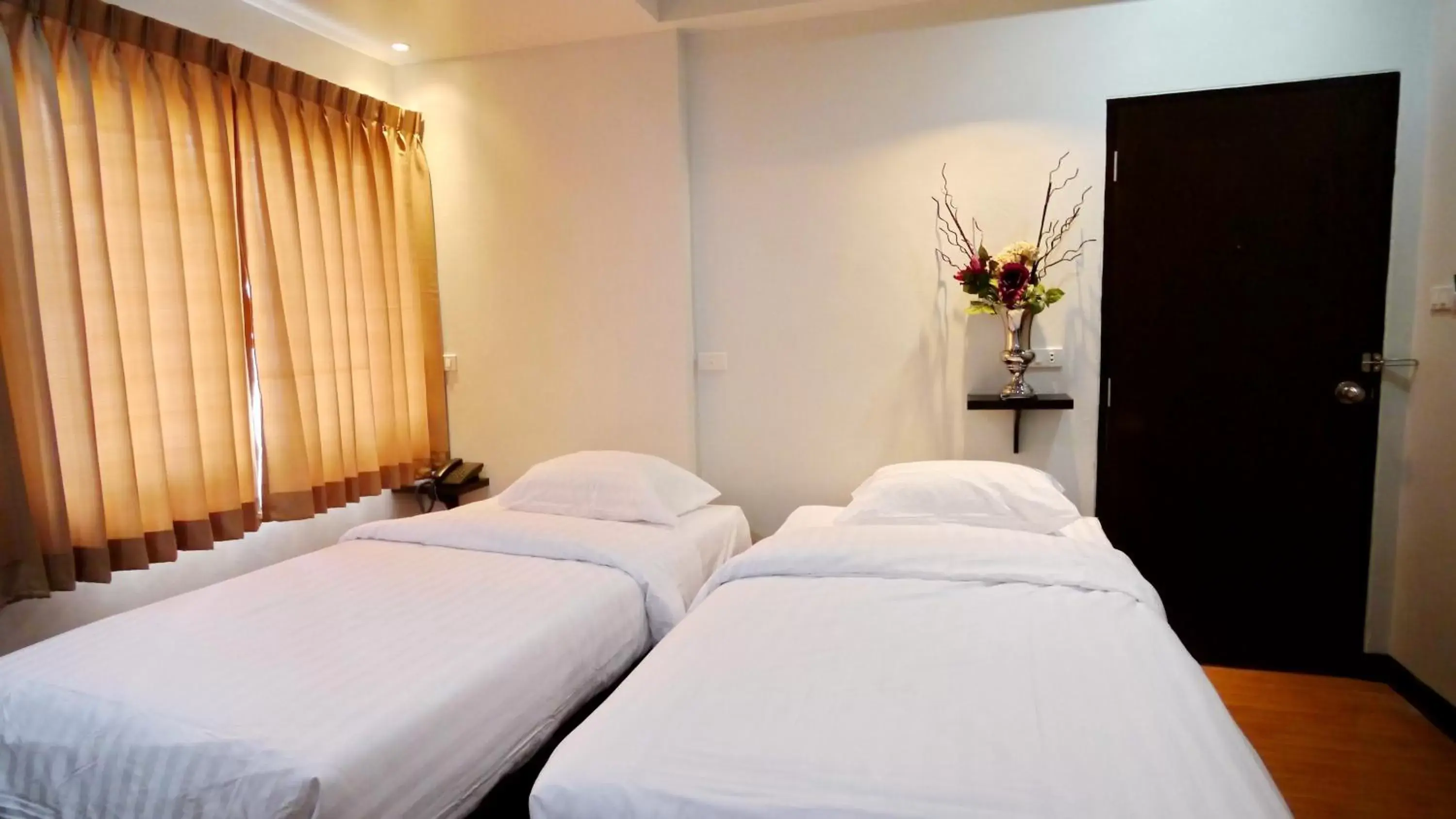 Bed in Basic Line Hotel @ Loikroh Bed in Basic Line Hotel @ Loikroh