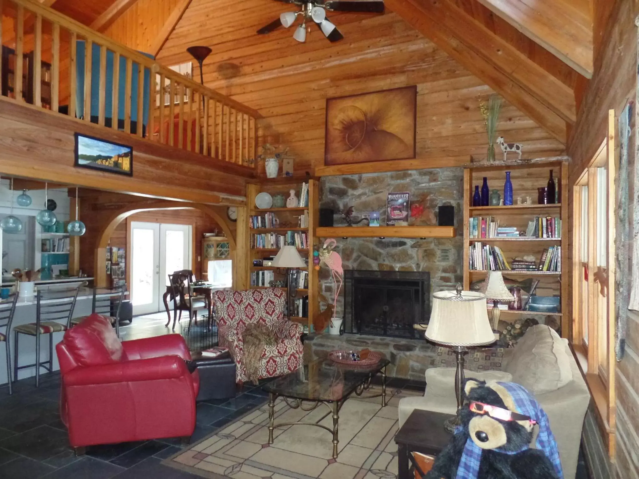 Living room in Creekside Paradise Bed and Breakfast