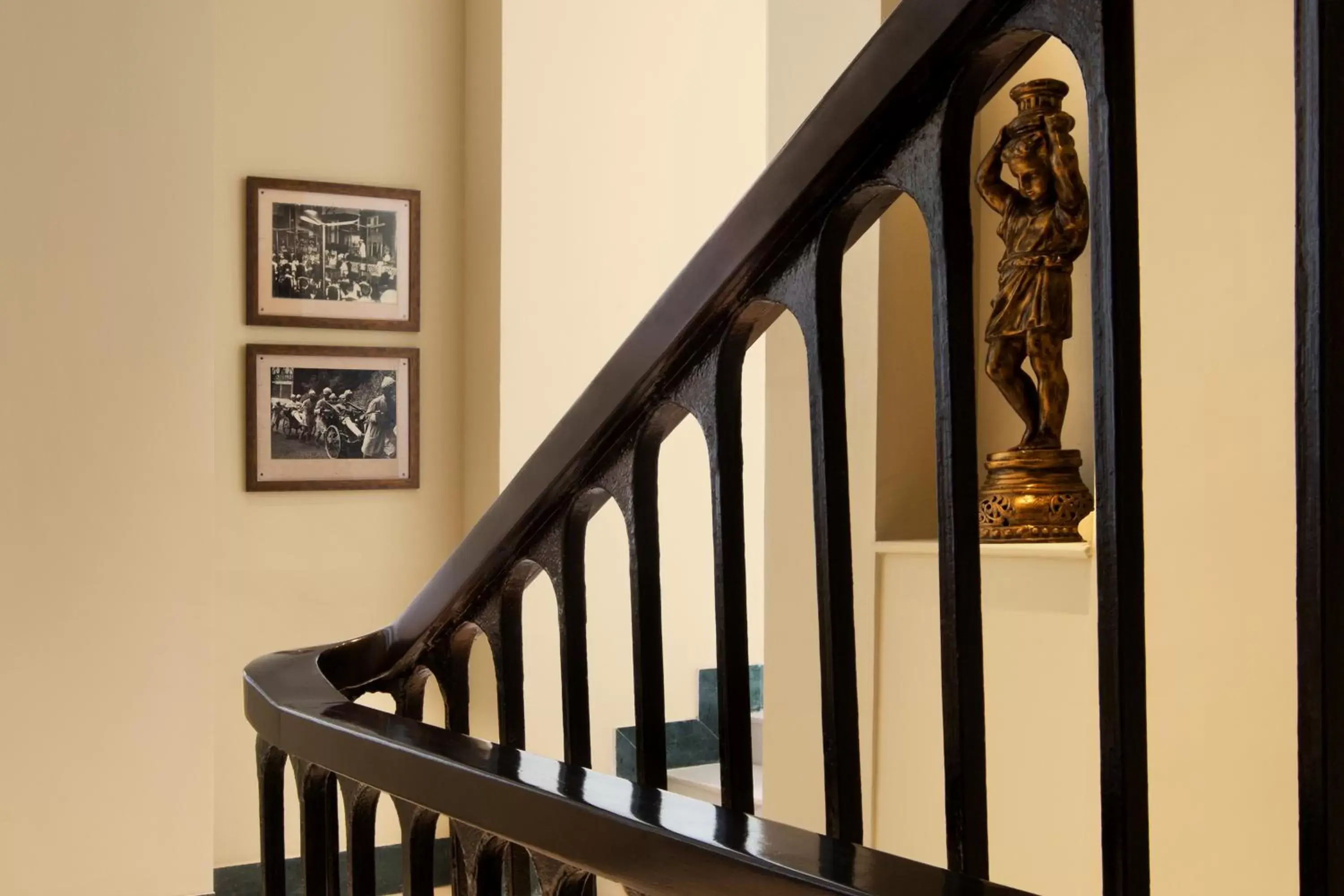 Restaurant/places to eat in Taj Connemara, Chennai Restaurant/places to eat in Taj Connemara, Chennai