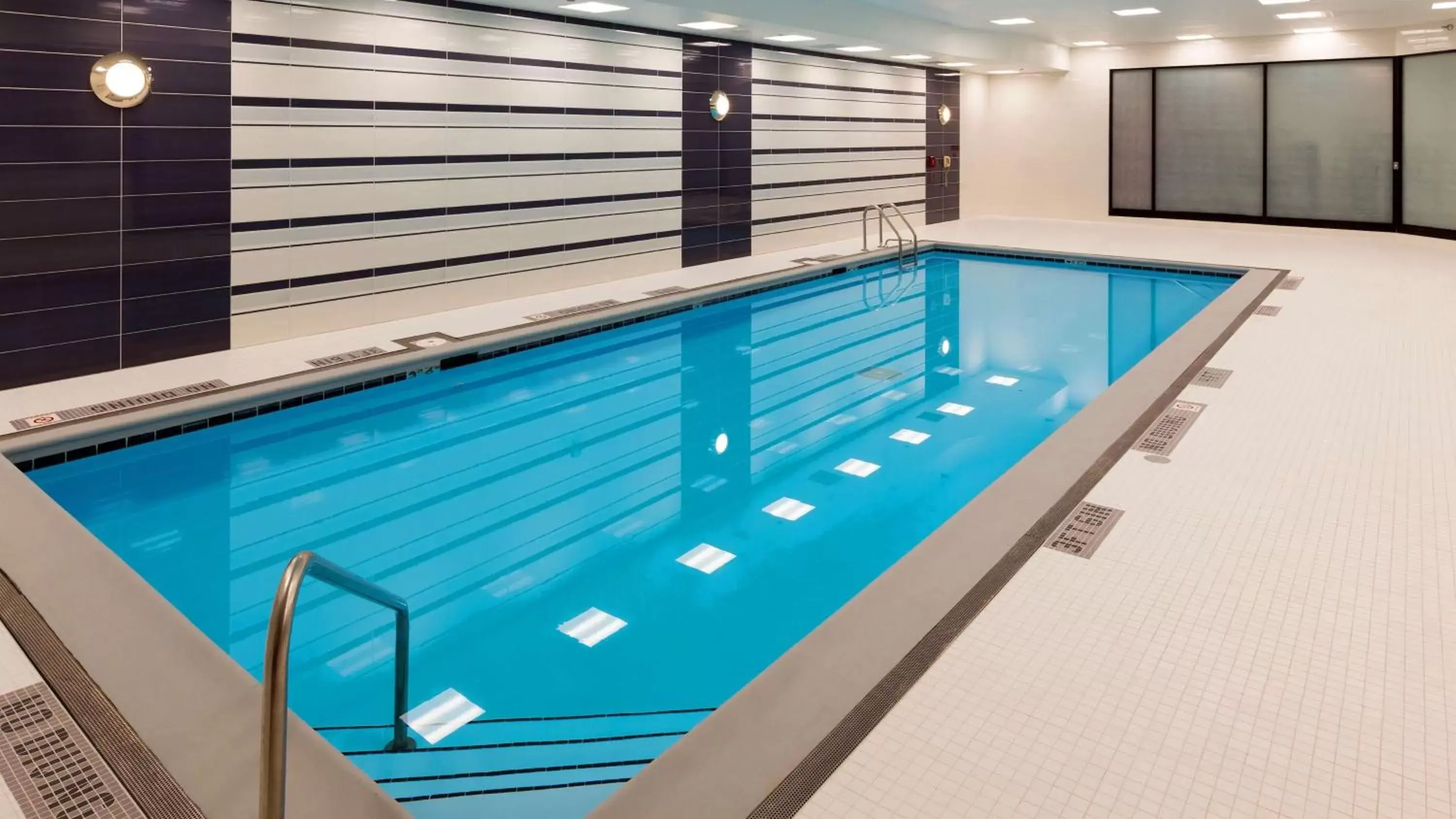 Pool view, Swimming Pool in Hilton Chicago O'Hare Airport