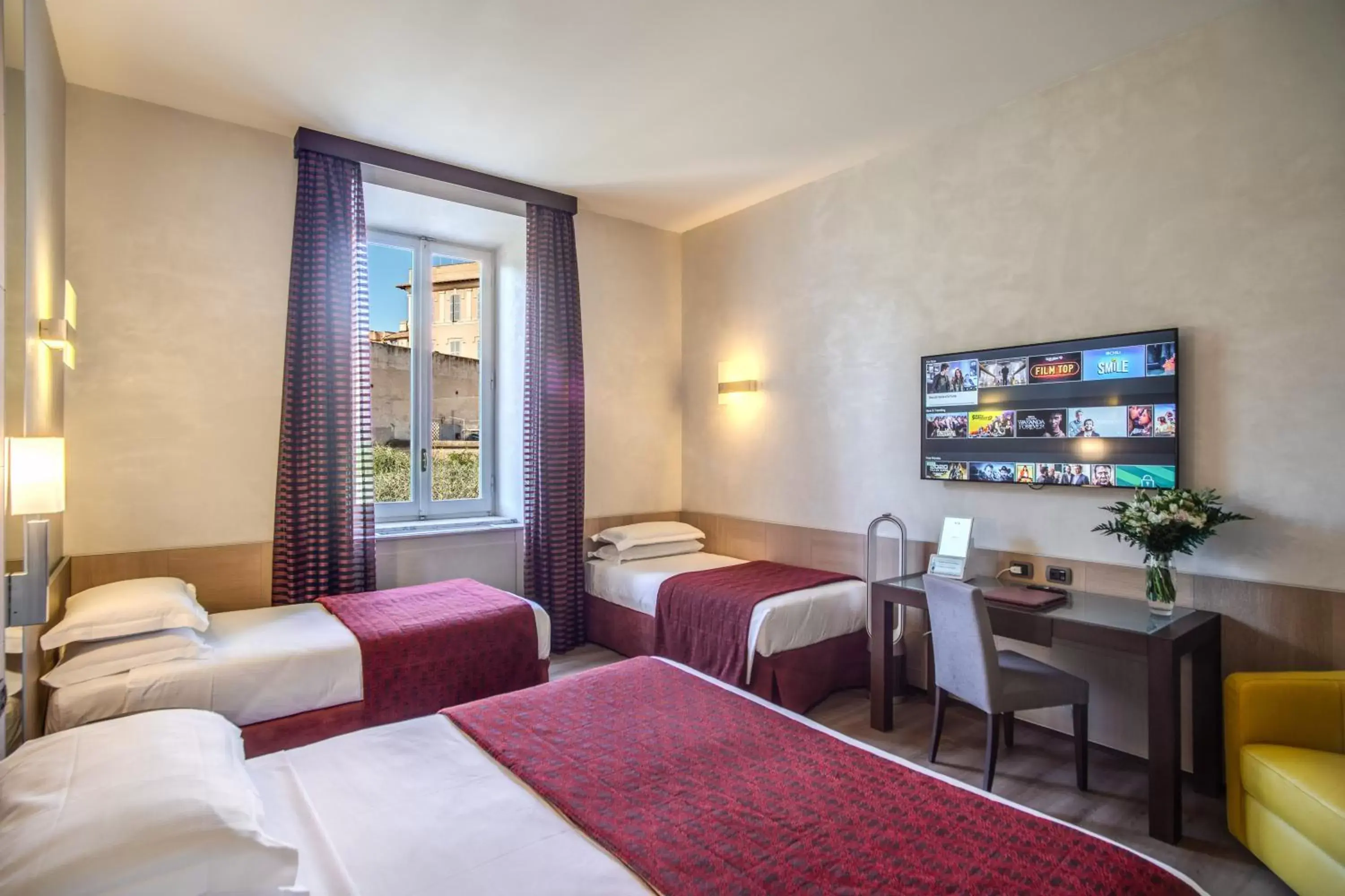 Bedroom, TV/Entertainment Center in Kolbe Hotel Rome