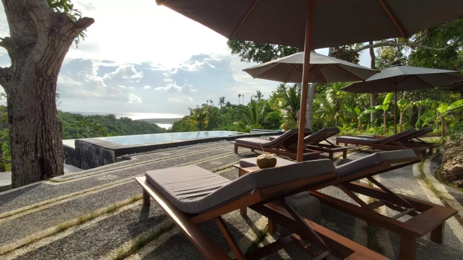 Swimming pool in Tanah Damai Hotel