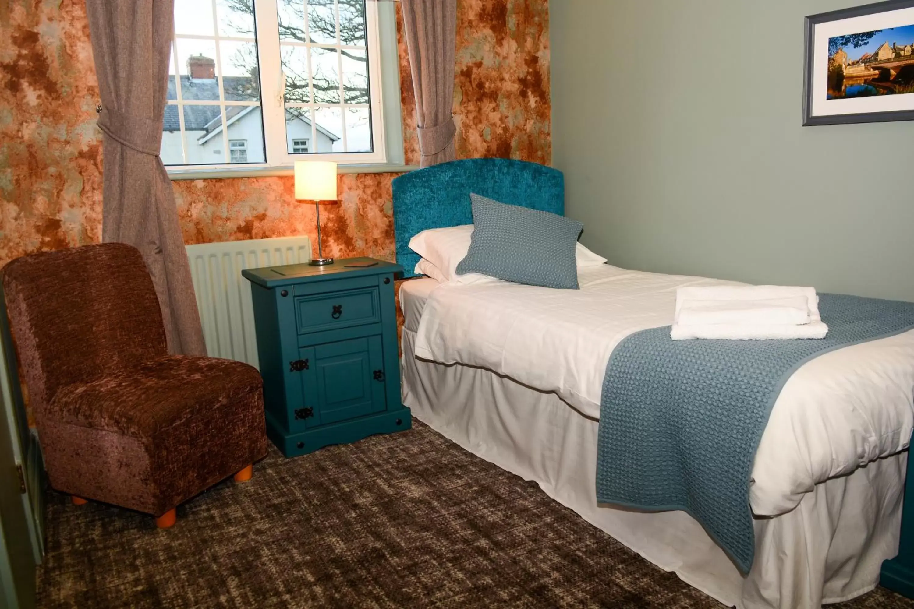 Bedroom, Bed in Plough Inn
