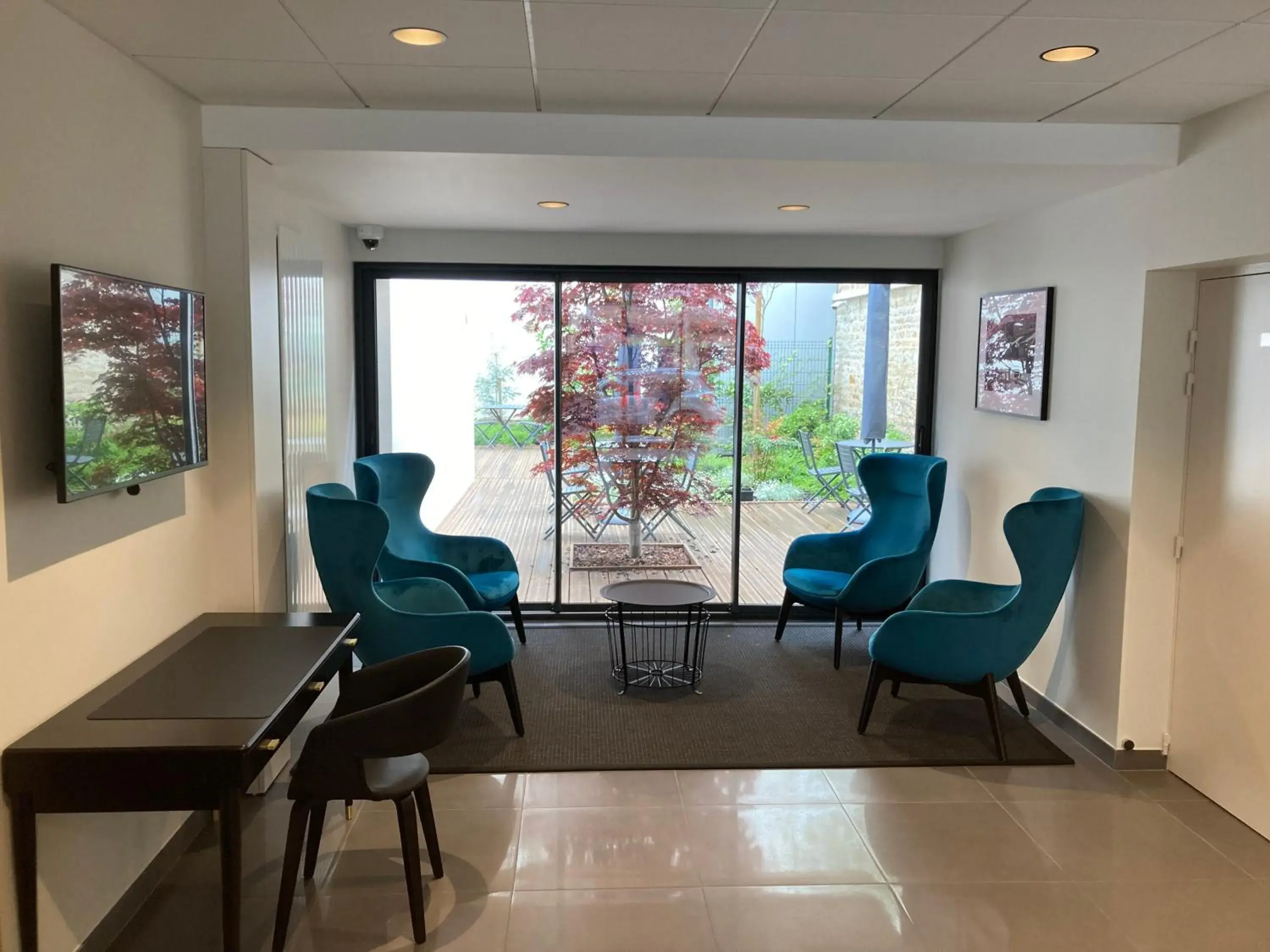 Lobby or reception, Seating Area in Hôtel des Halles