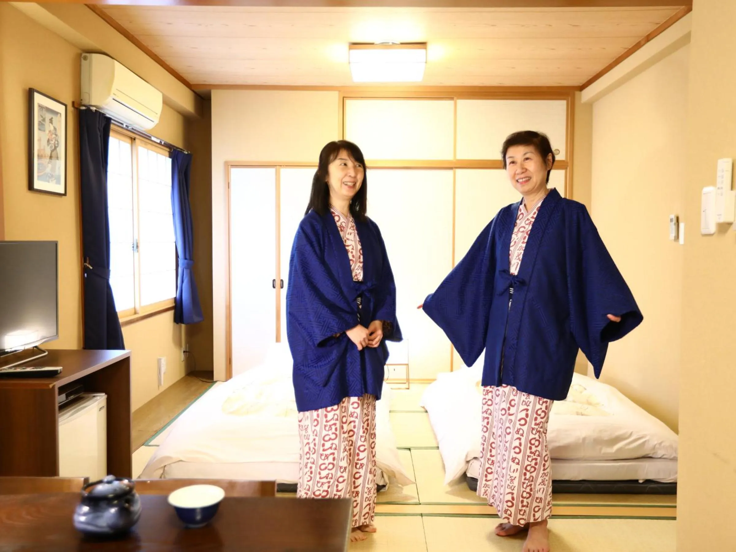 View (from property/room), Bed in Ryokan Kamogawa Asakusa