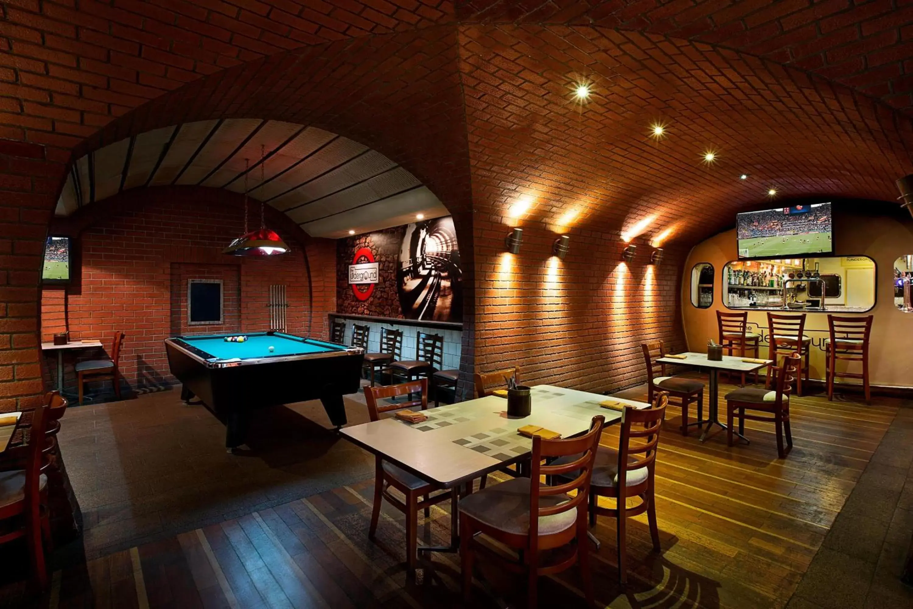 Restaurant/places to eat, Billiards in Habtoor Grand Resort, Autograph Collection