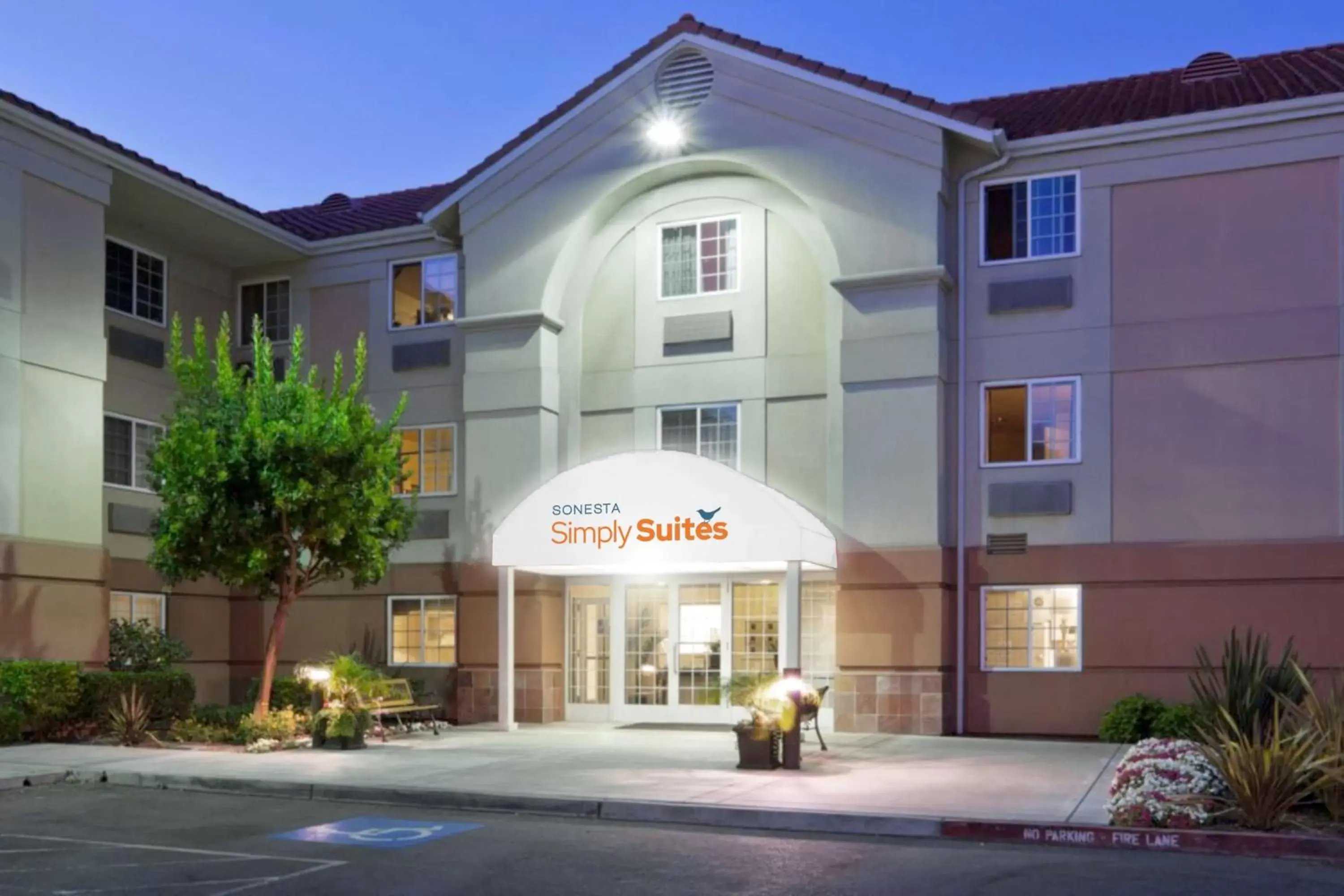 Property Building in Sonesta Simply Suites Silicon Valley Santa Clara