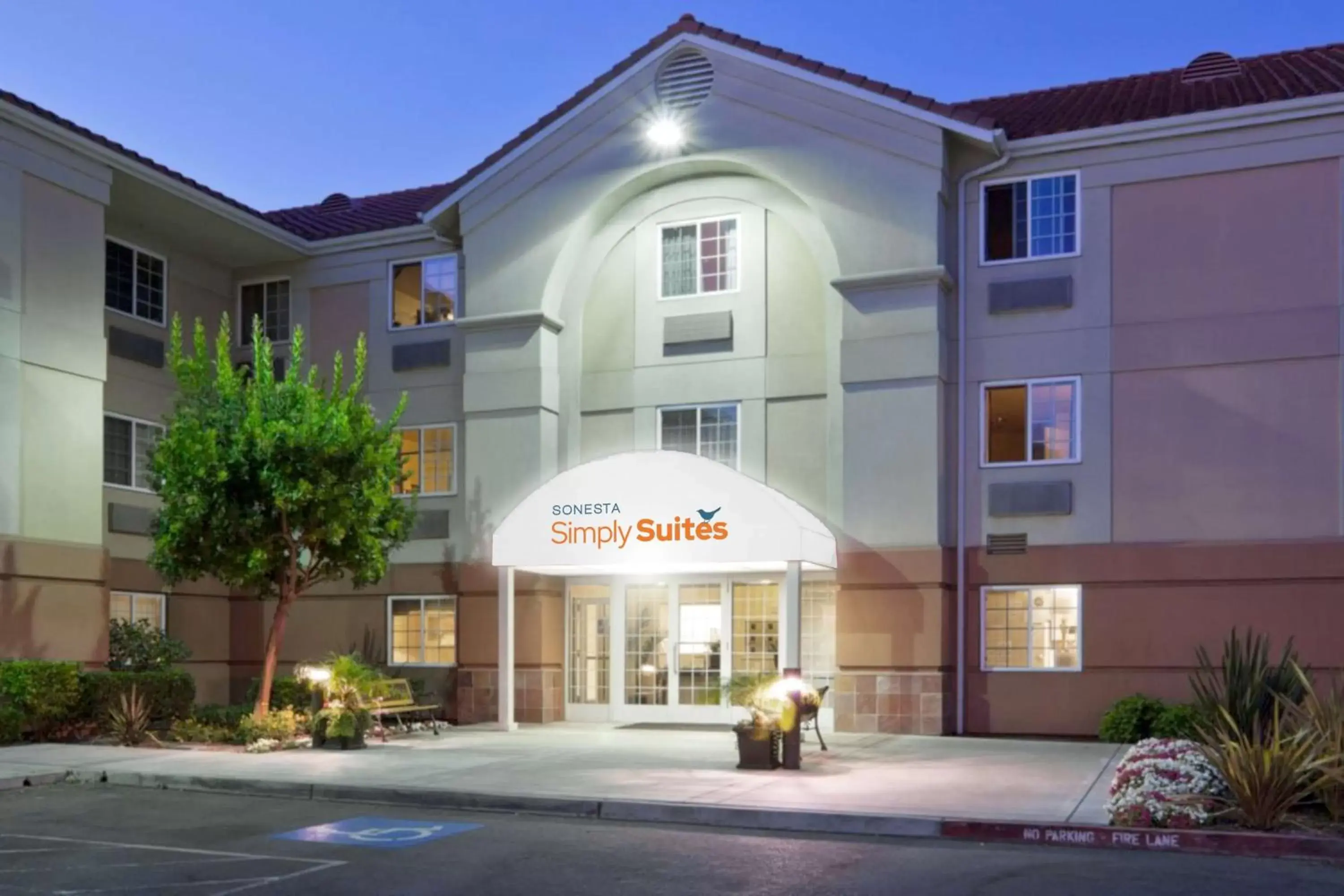 Property building in Sonesta Simply Suites Silicon Valley Santa Clara Property building in Sonesta Simply Suites Silicon Valley Santa Clara