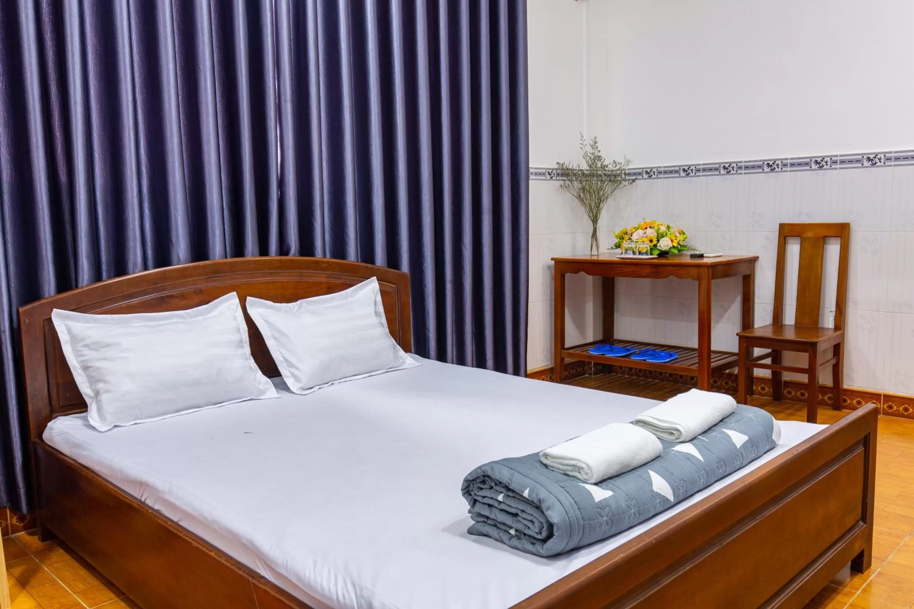 Bed in Hotel Hoa Cúc Phương Dĩ An - Bình Dương