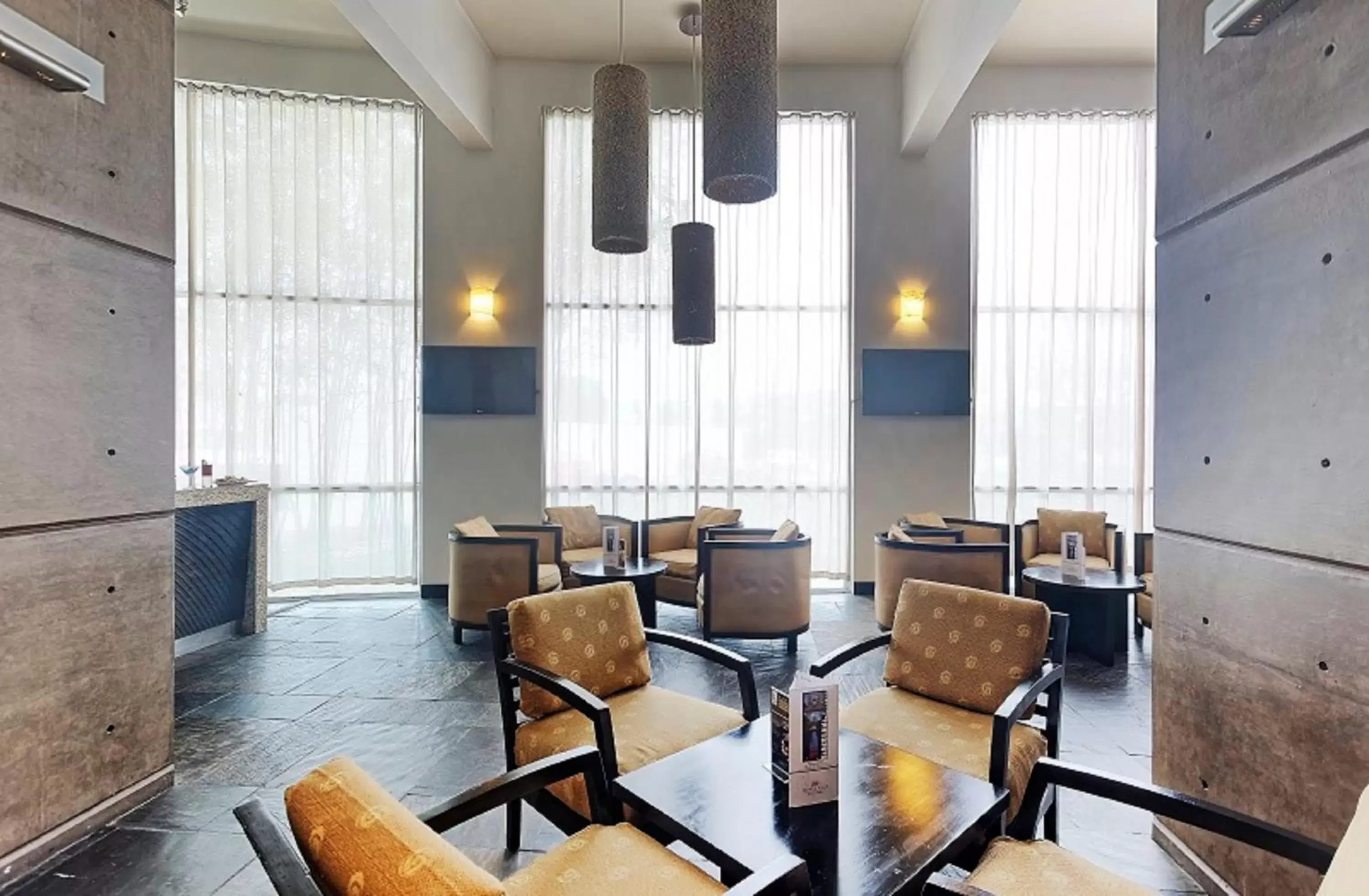 Lounge or bar, Restaurant/Places to Eat in Crowne Plaza Villahermosa, an IHG Hotel