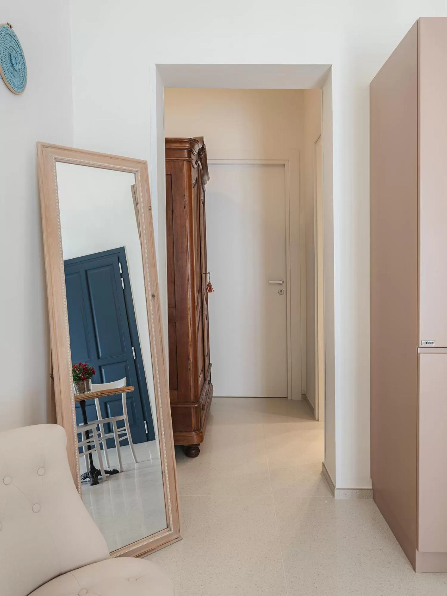 Decorative detail in Living u HomeSuites