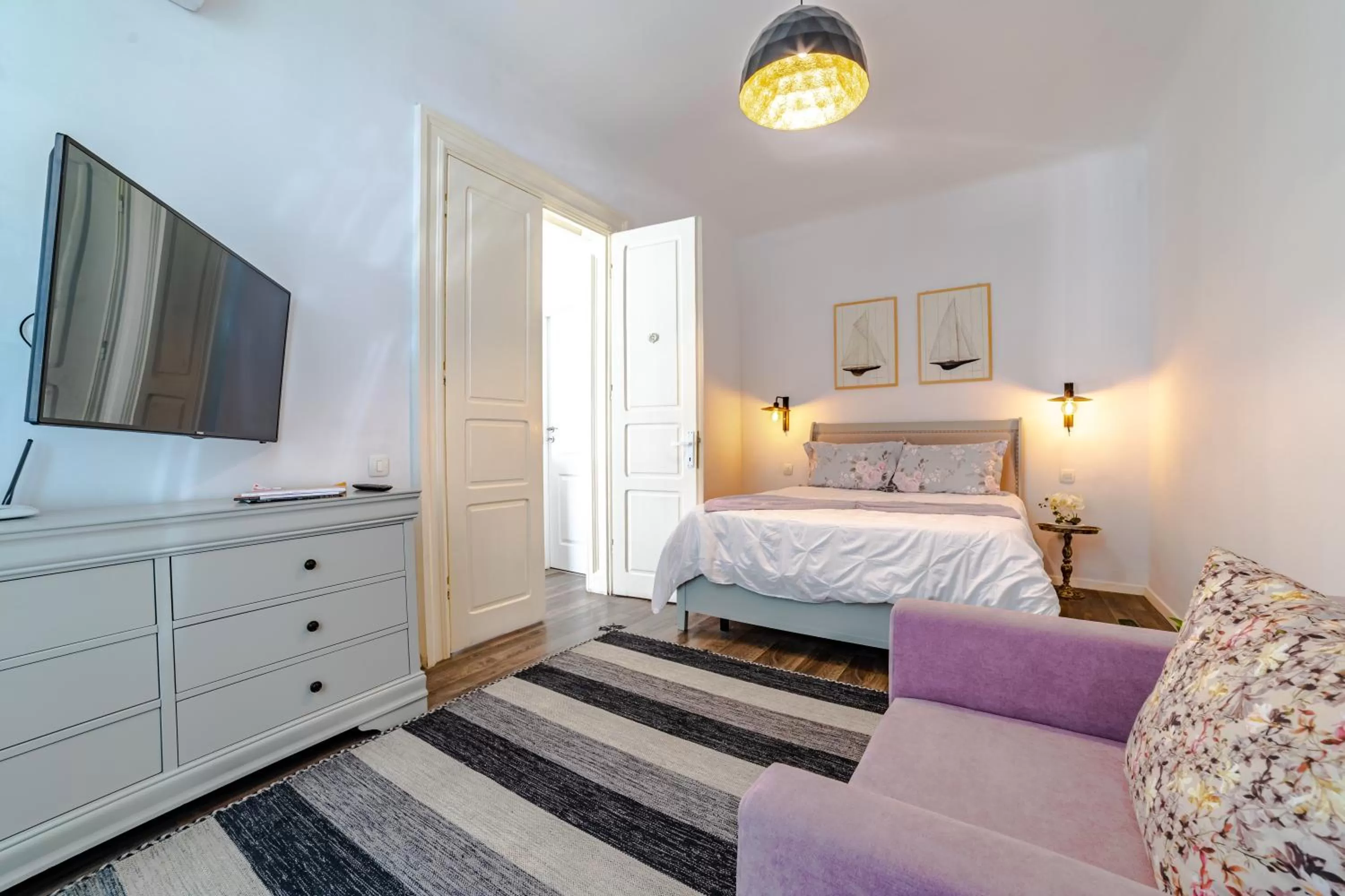 Bedroom, Bed in ALBERT RESIDENCE Brasov with complimentary parking and 10 percent Food and Drinks