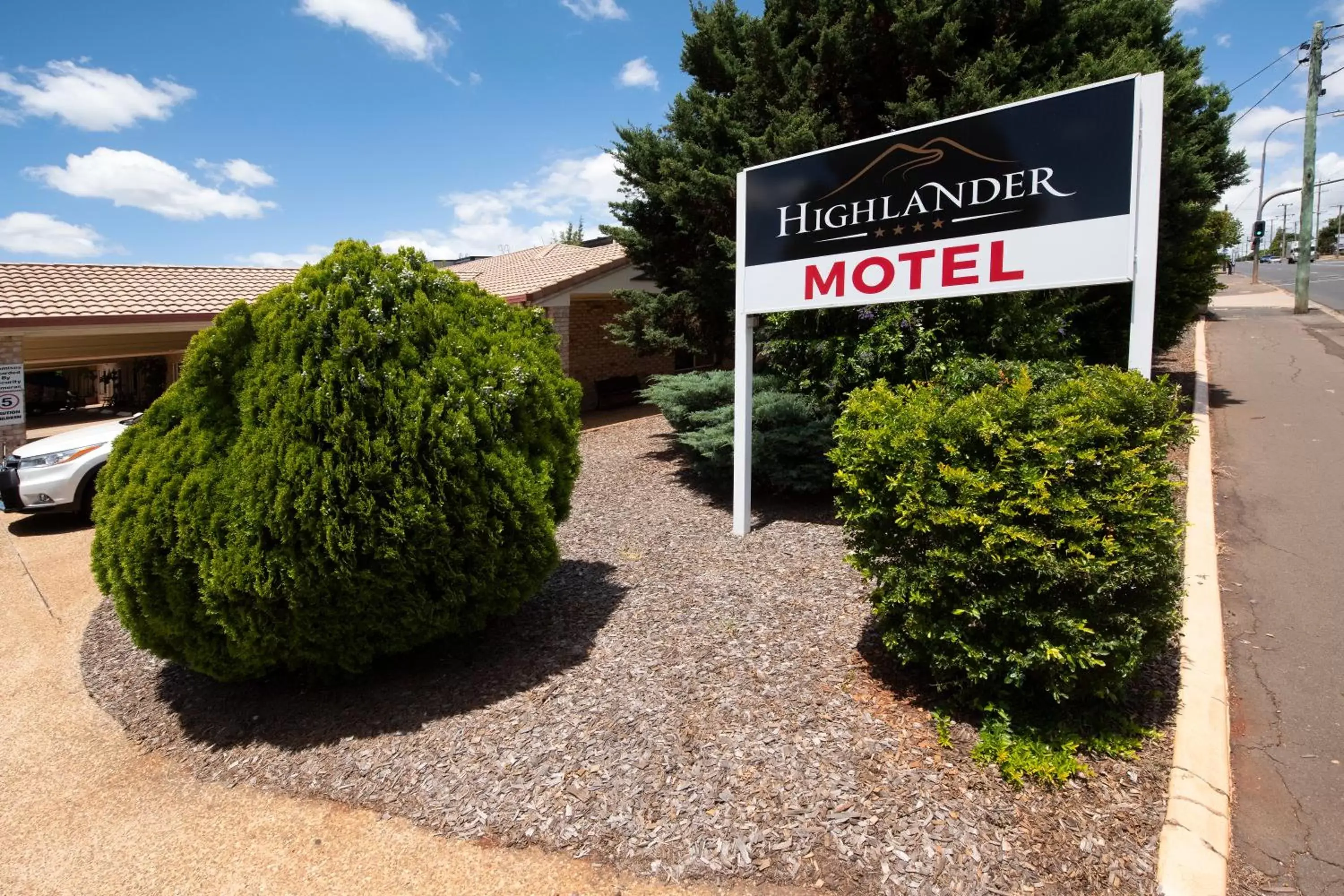 Property building in Highlander Motor Inn