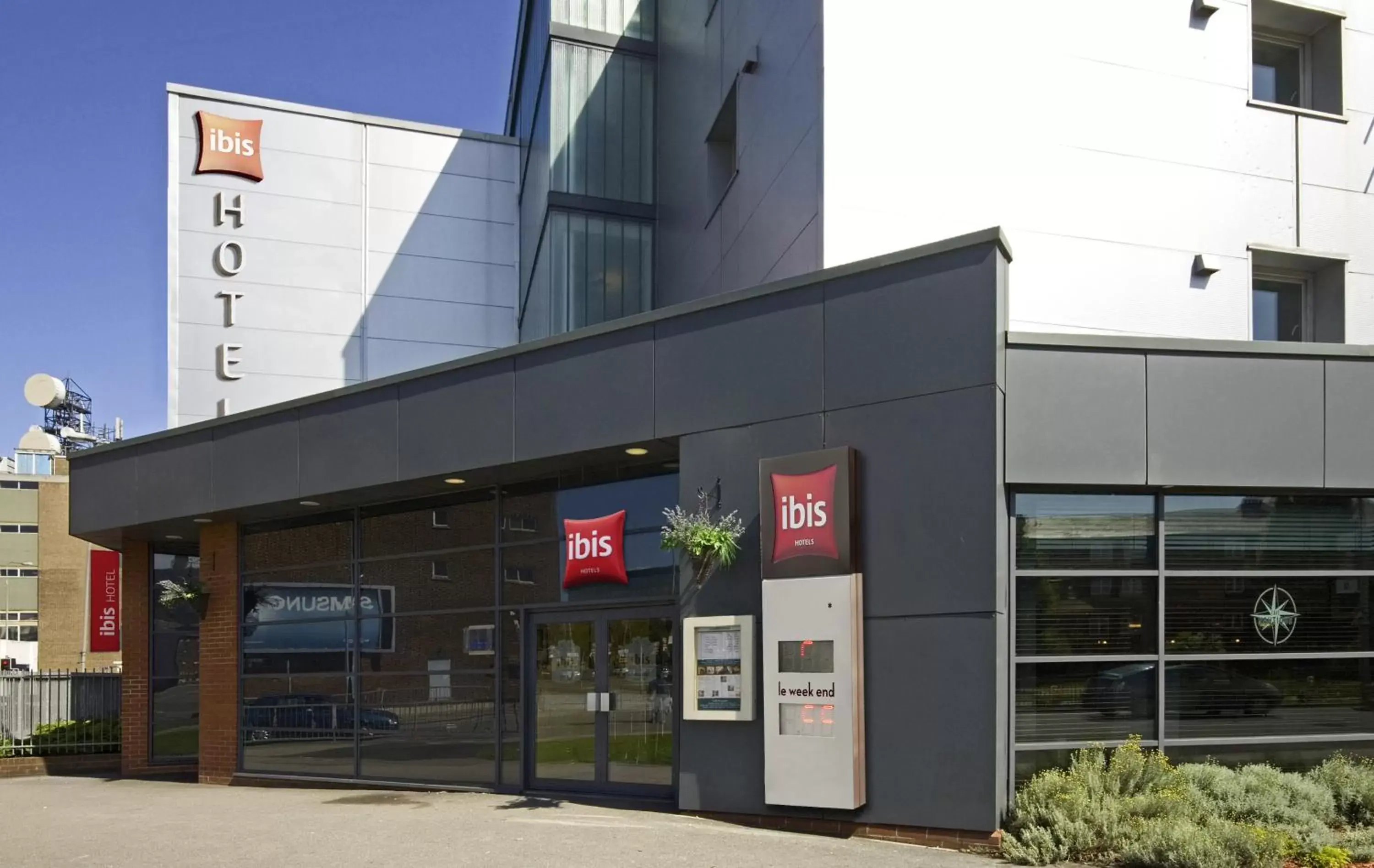 Facade/entrance, Property Building in ibis Hull City Centre