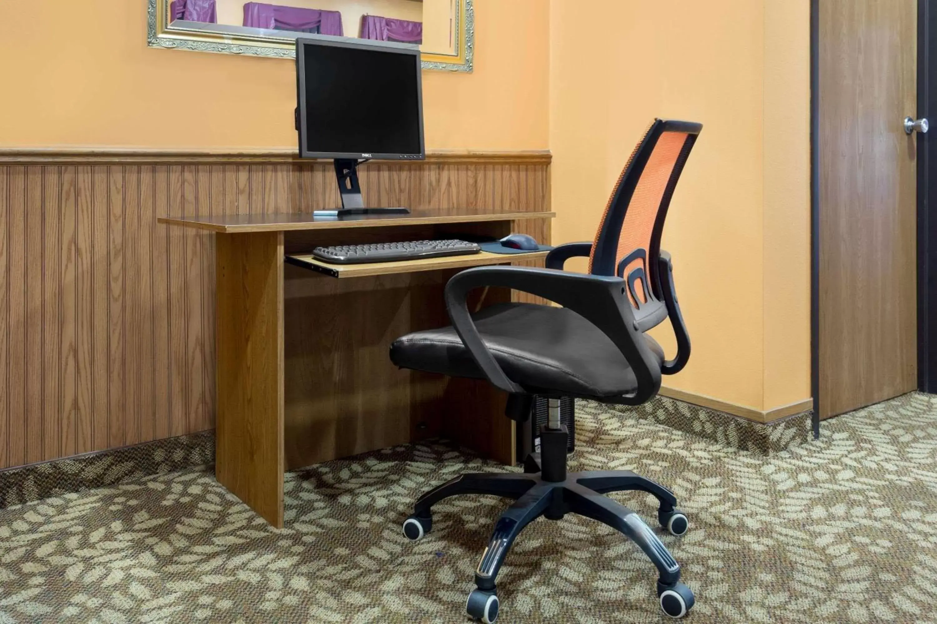 On site, Business Area/Conference Room in Super 8 by Wyndham Antigo