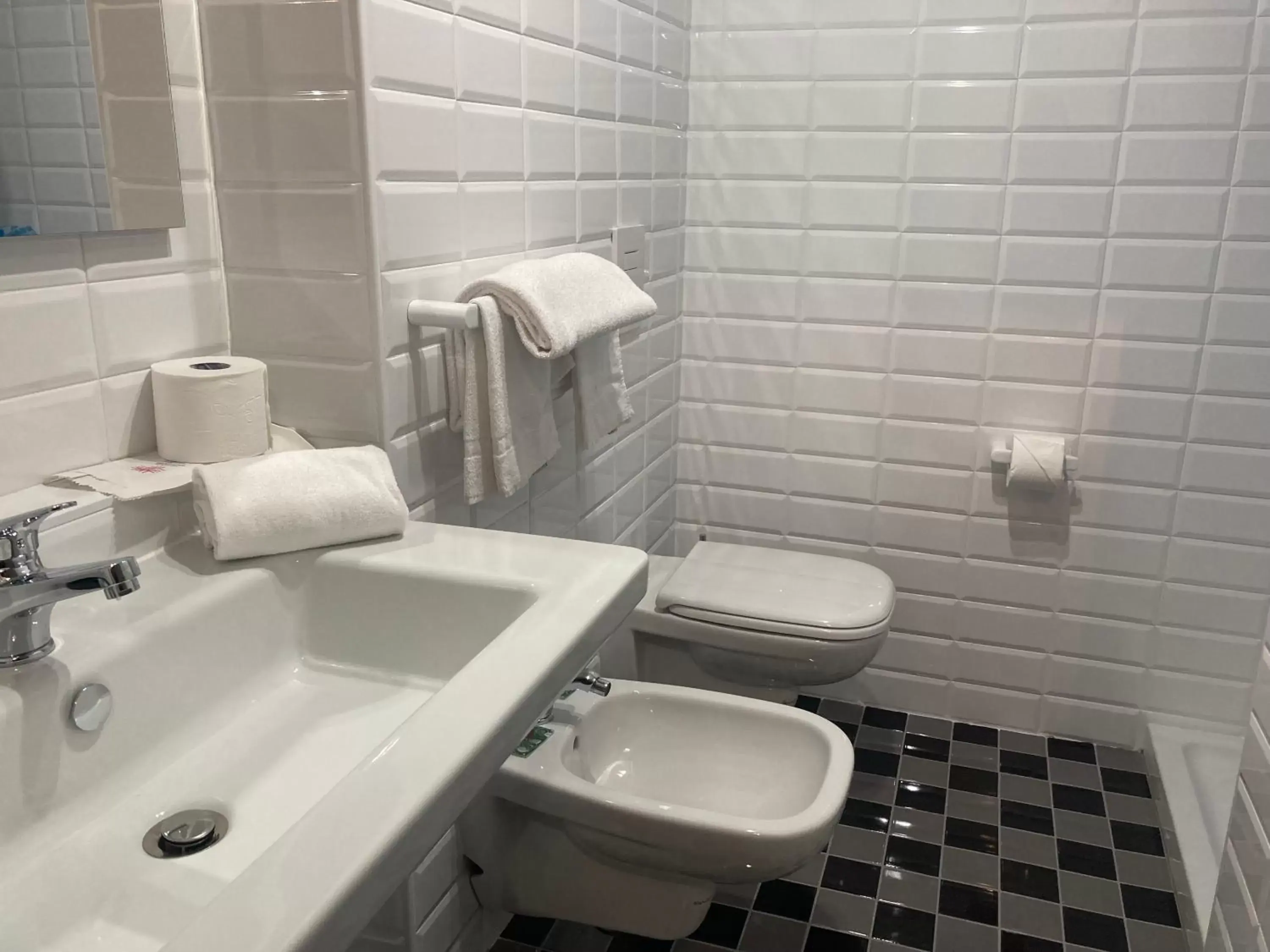 Bathroom in Green Hotel Motel