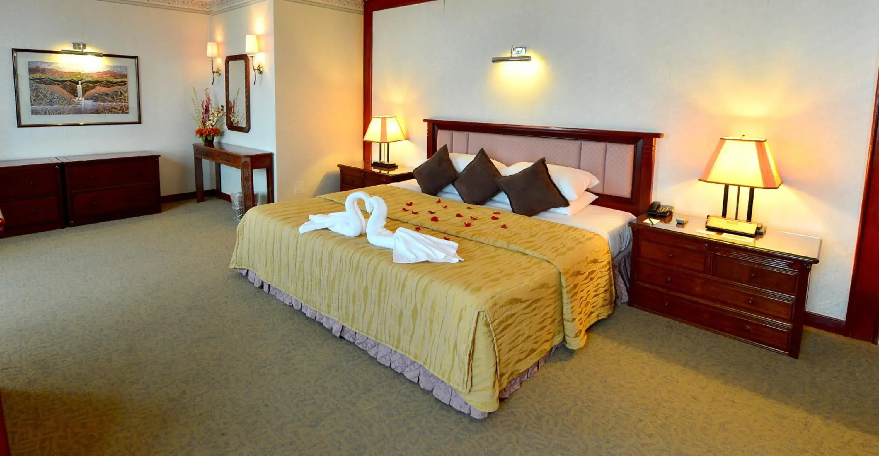 Bed in Emerald Puteri Hotel