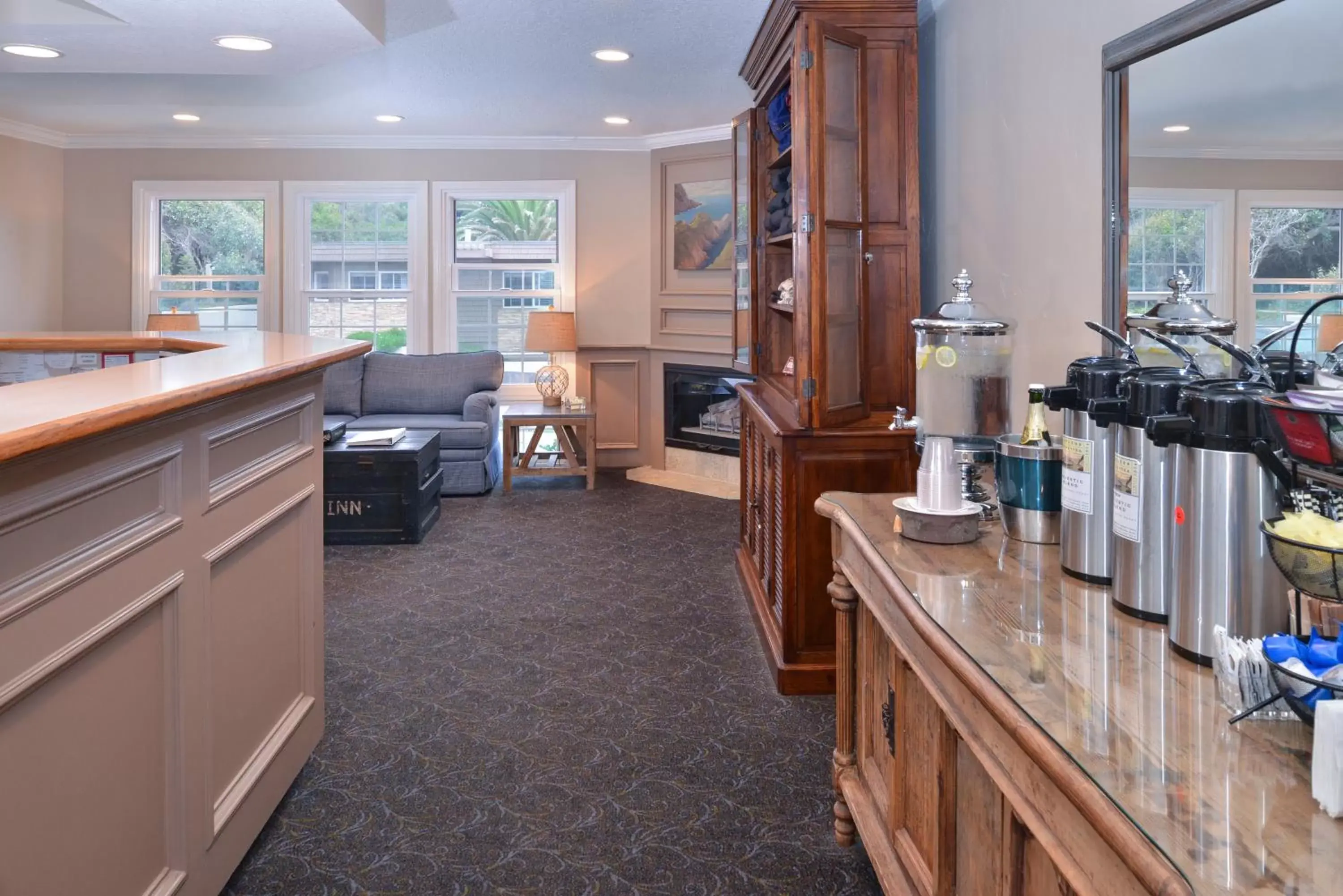 Coffee/tea facilities in Sand Pebbles Inn