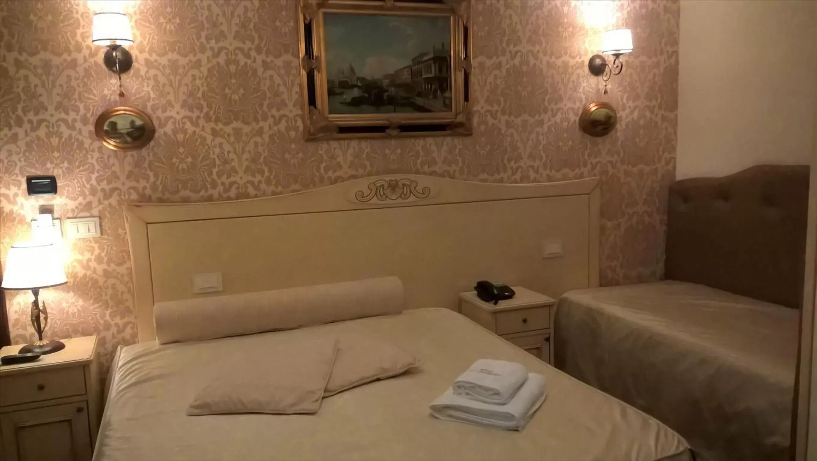 Quadruple Room in Hotel Villa Clementina Quadruple Room in Hotel Villa Clementina