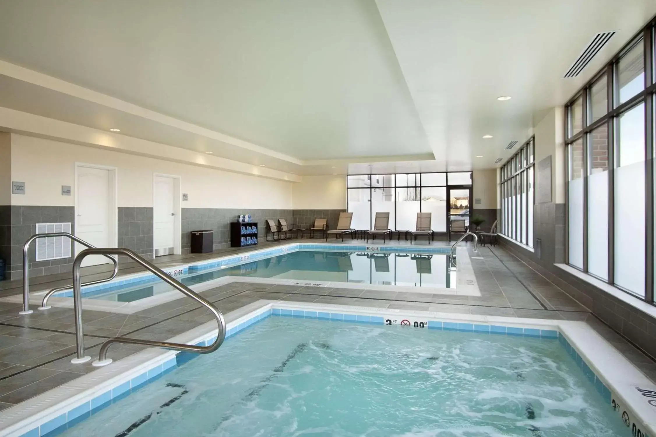 Pool view, Swimming Pool in Hampton Inn & Suites Charles Town