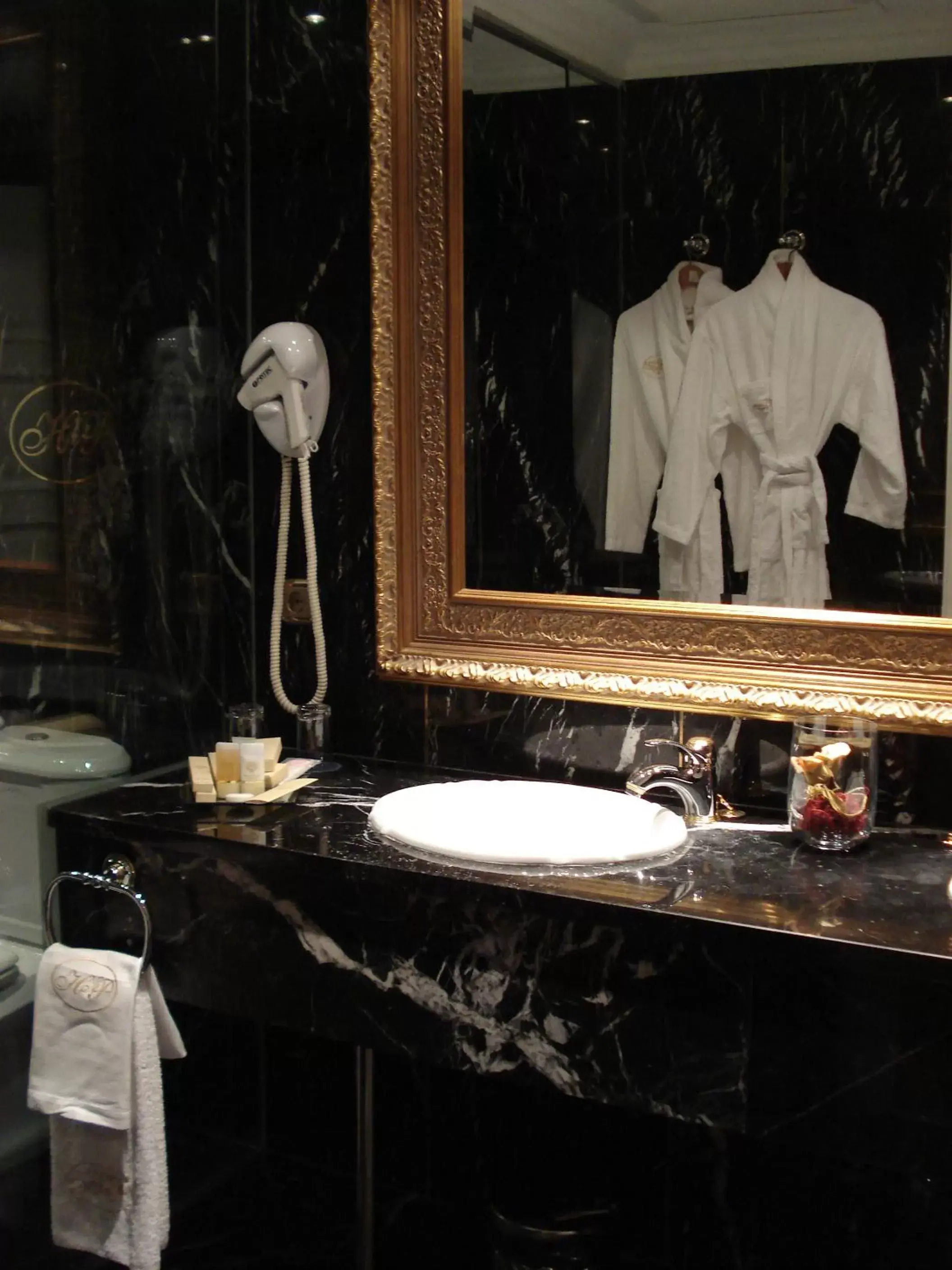 Bathroom in Hotel Alameda Palace