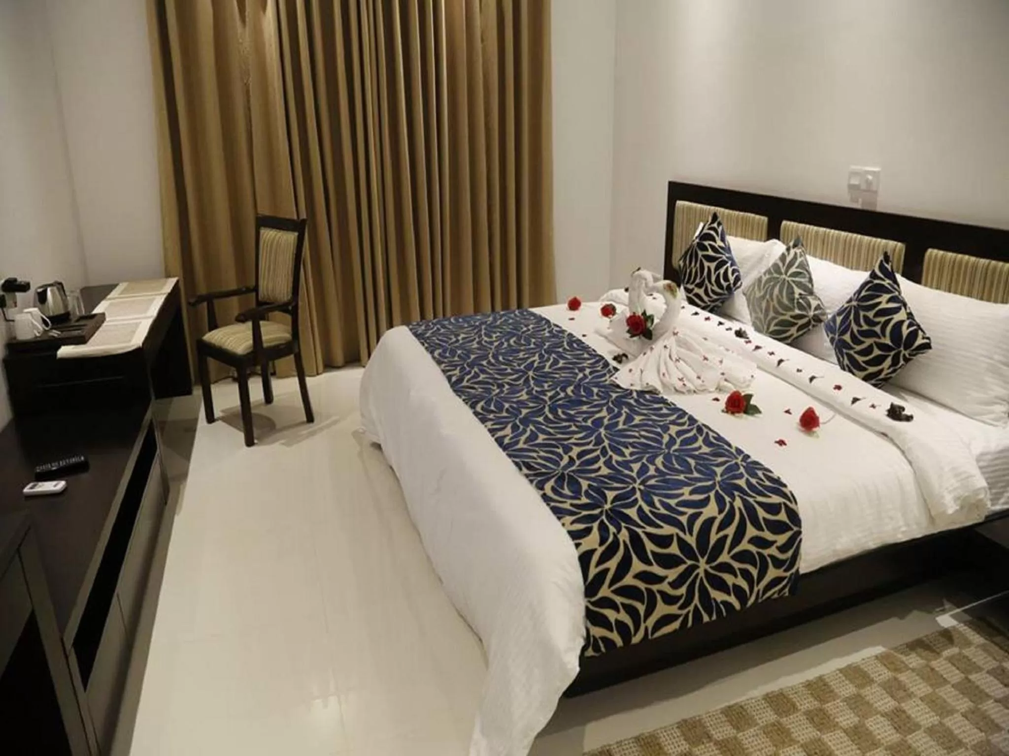 Bed in Ruins Chaaya Hotel