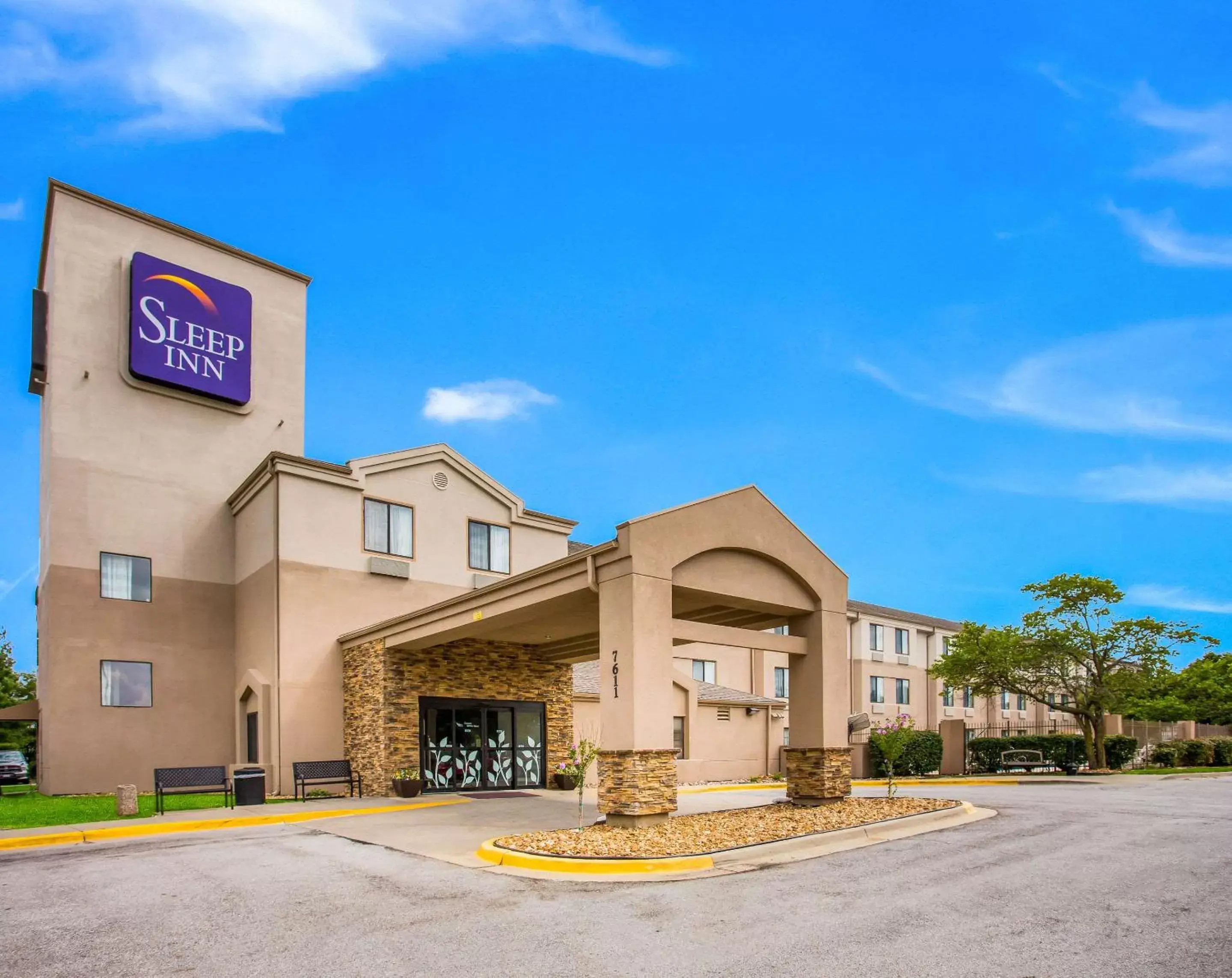 Property building in Sleep Inn Kansas City International Airport Property building in Sleep Inn Kansas City International Airport