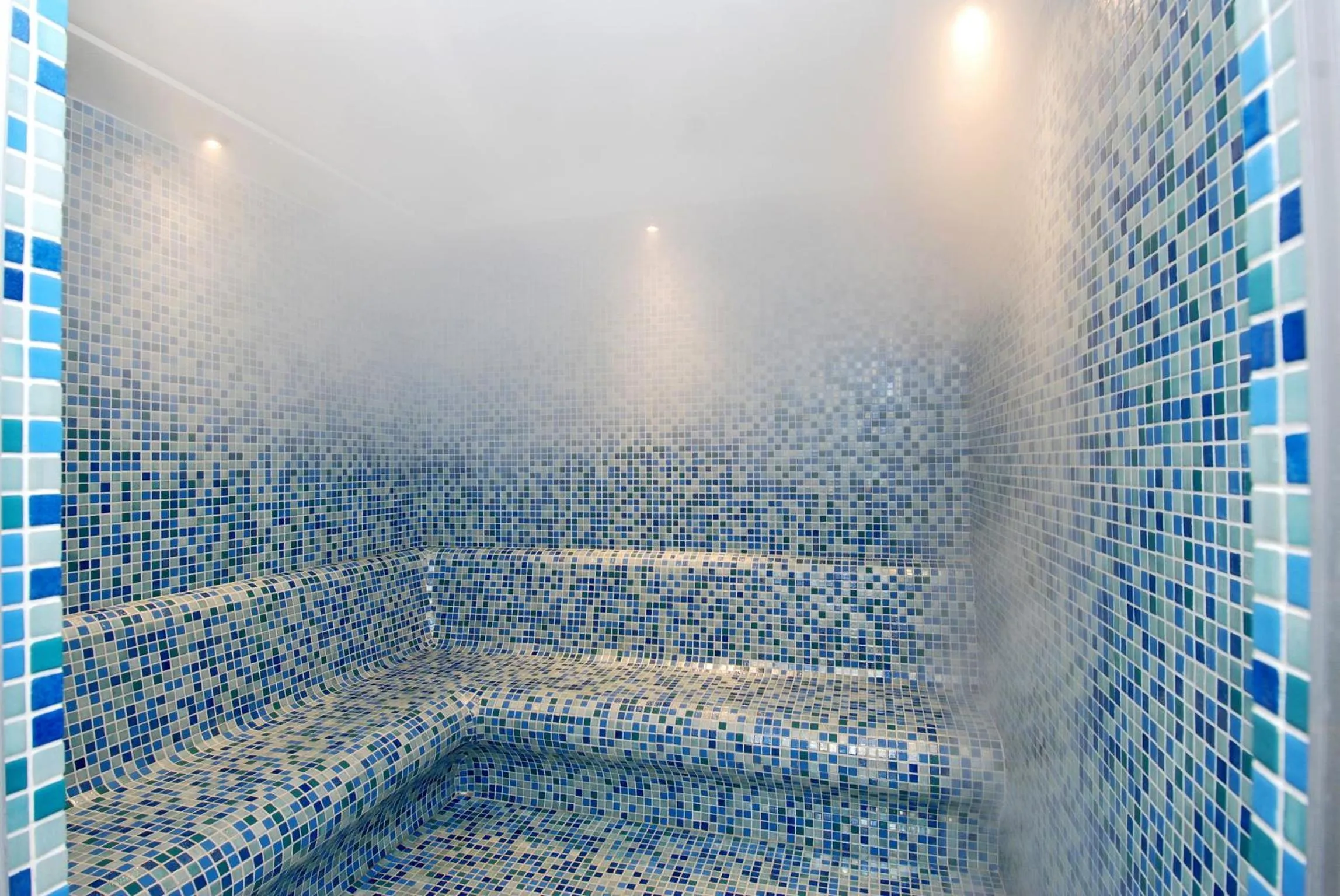 Hot Spring Bath in Dosso Dossi Hotels Old City