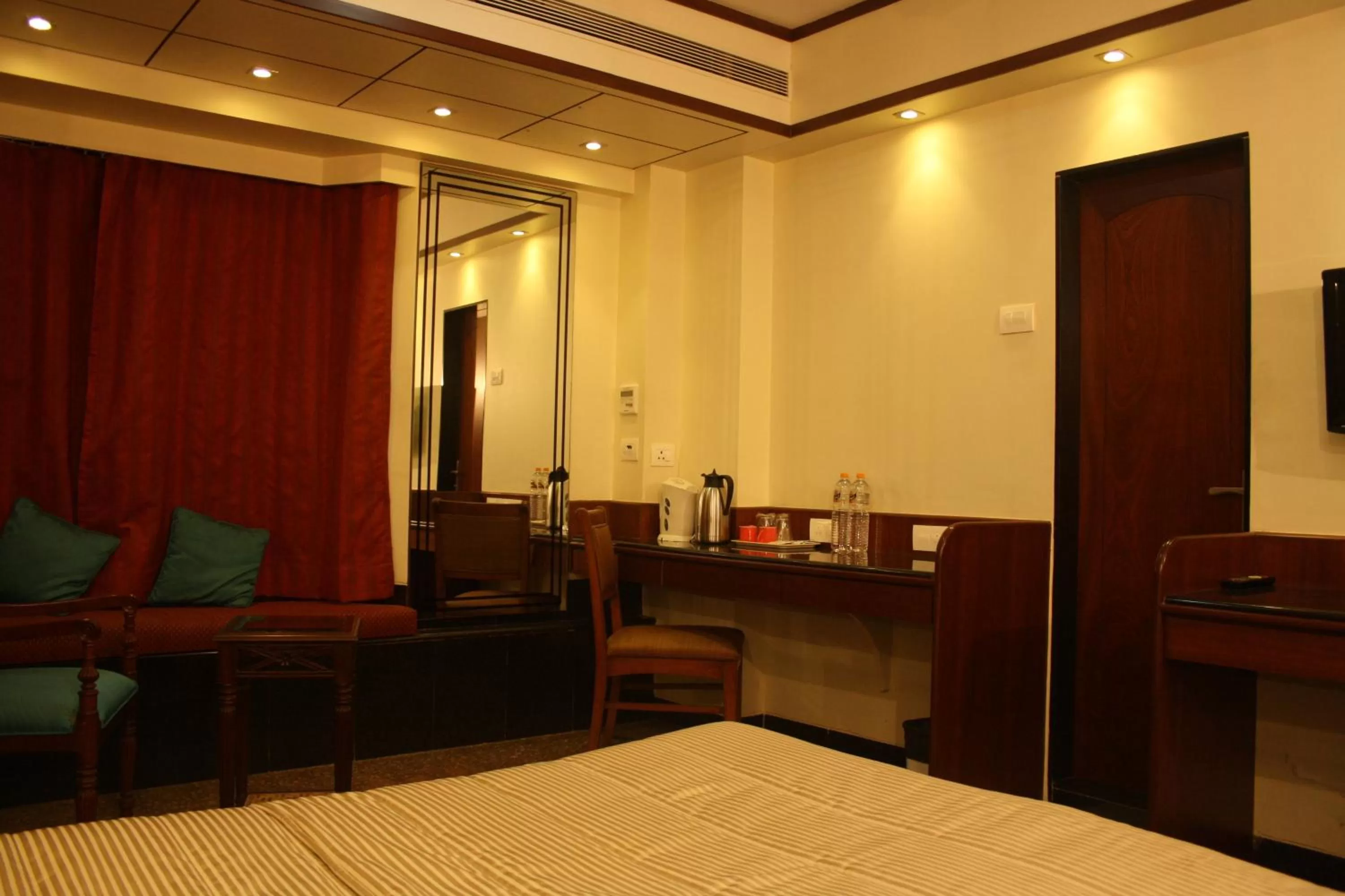 Bed in Hotel Karl Residency