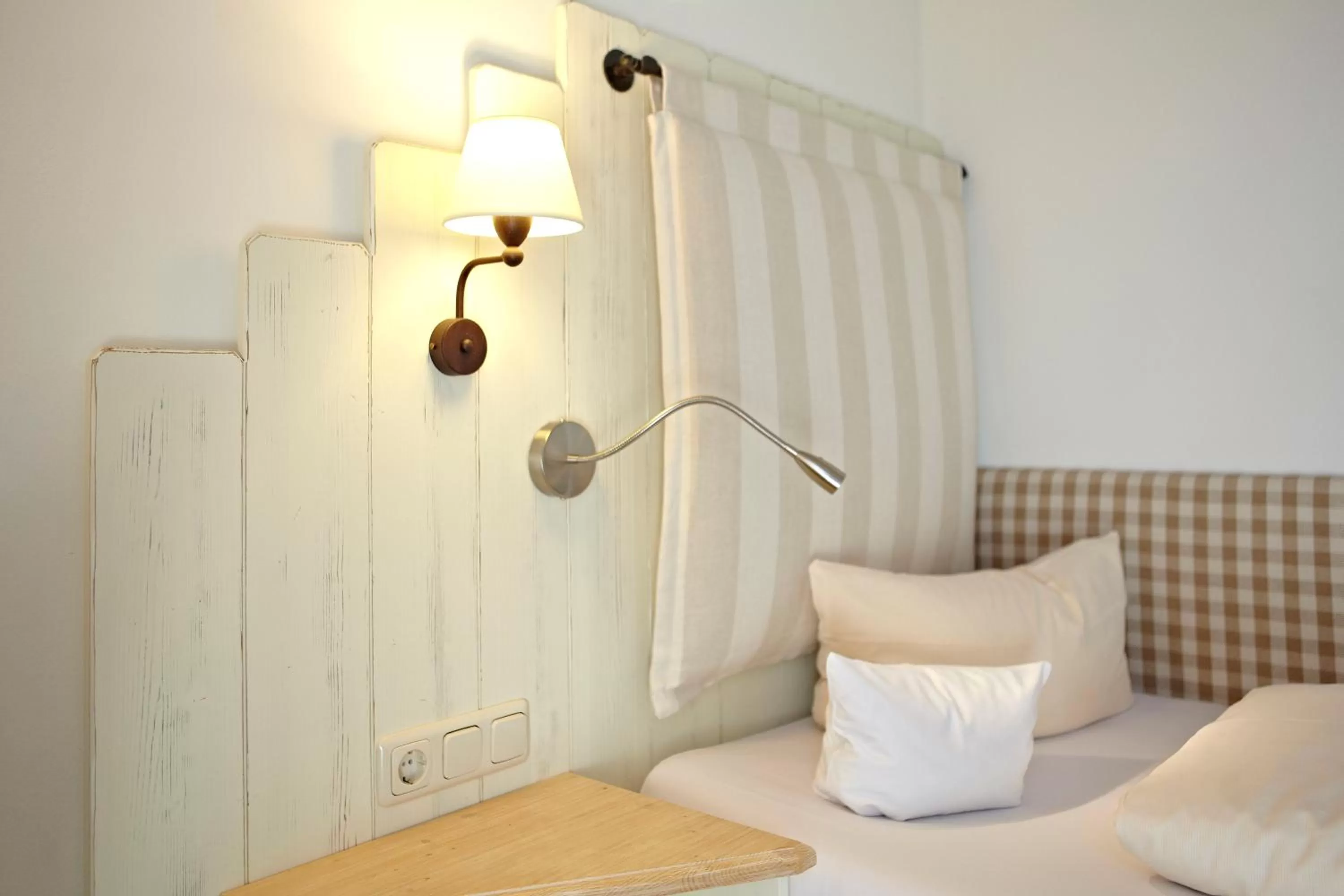 Bed in Staudacherhof in Garmisch-Partenkirchen I Blick aufs Zugspitzmassiv I einzigartige Bayurvida Küche