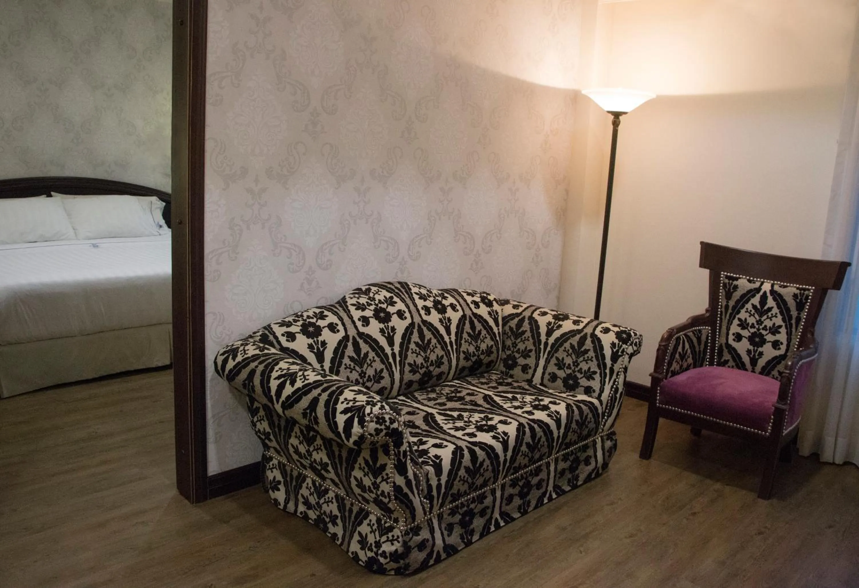 Living room, Bed in Hotel Castilla Real