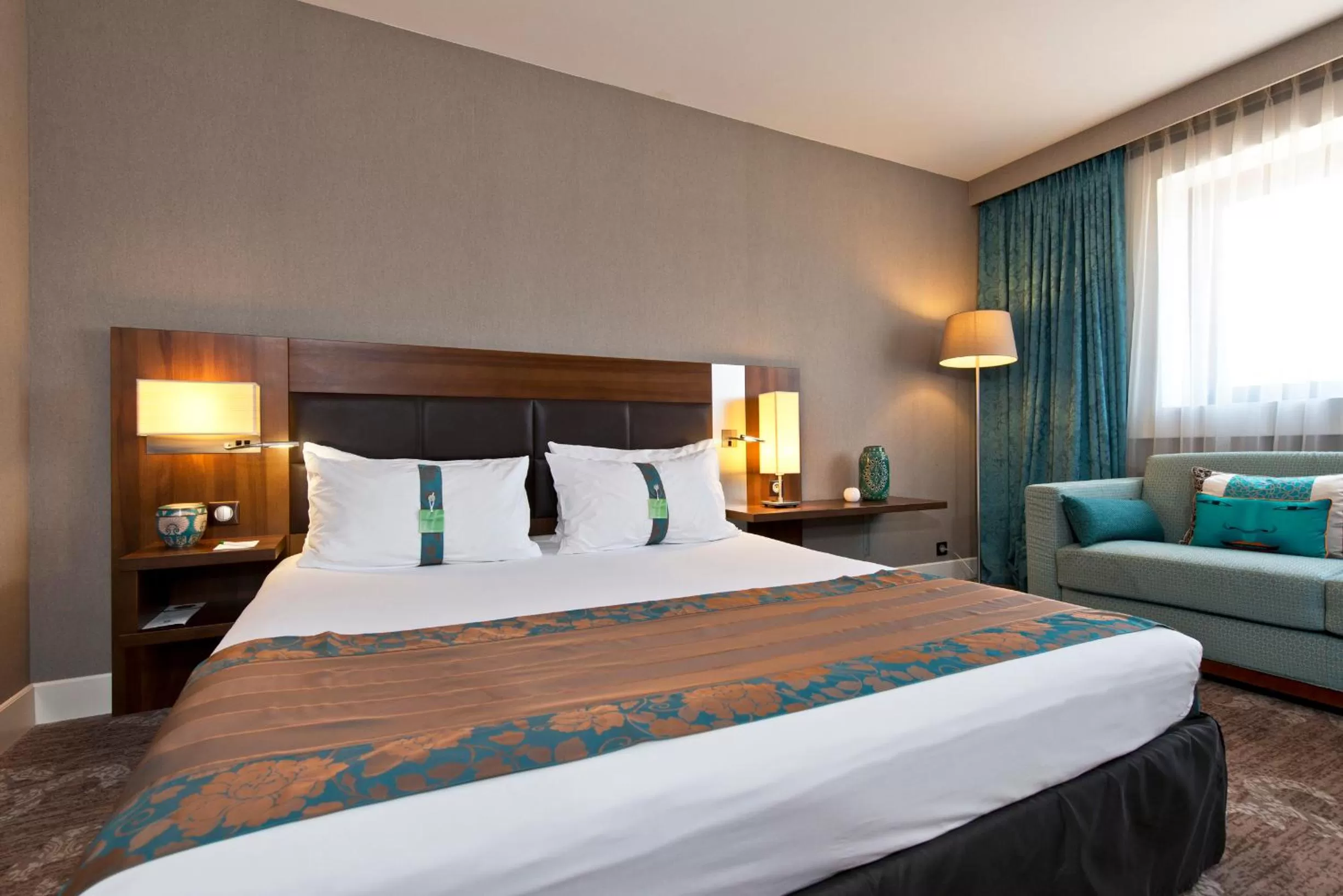 Bed in Holiday Inn Nice by IHG