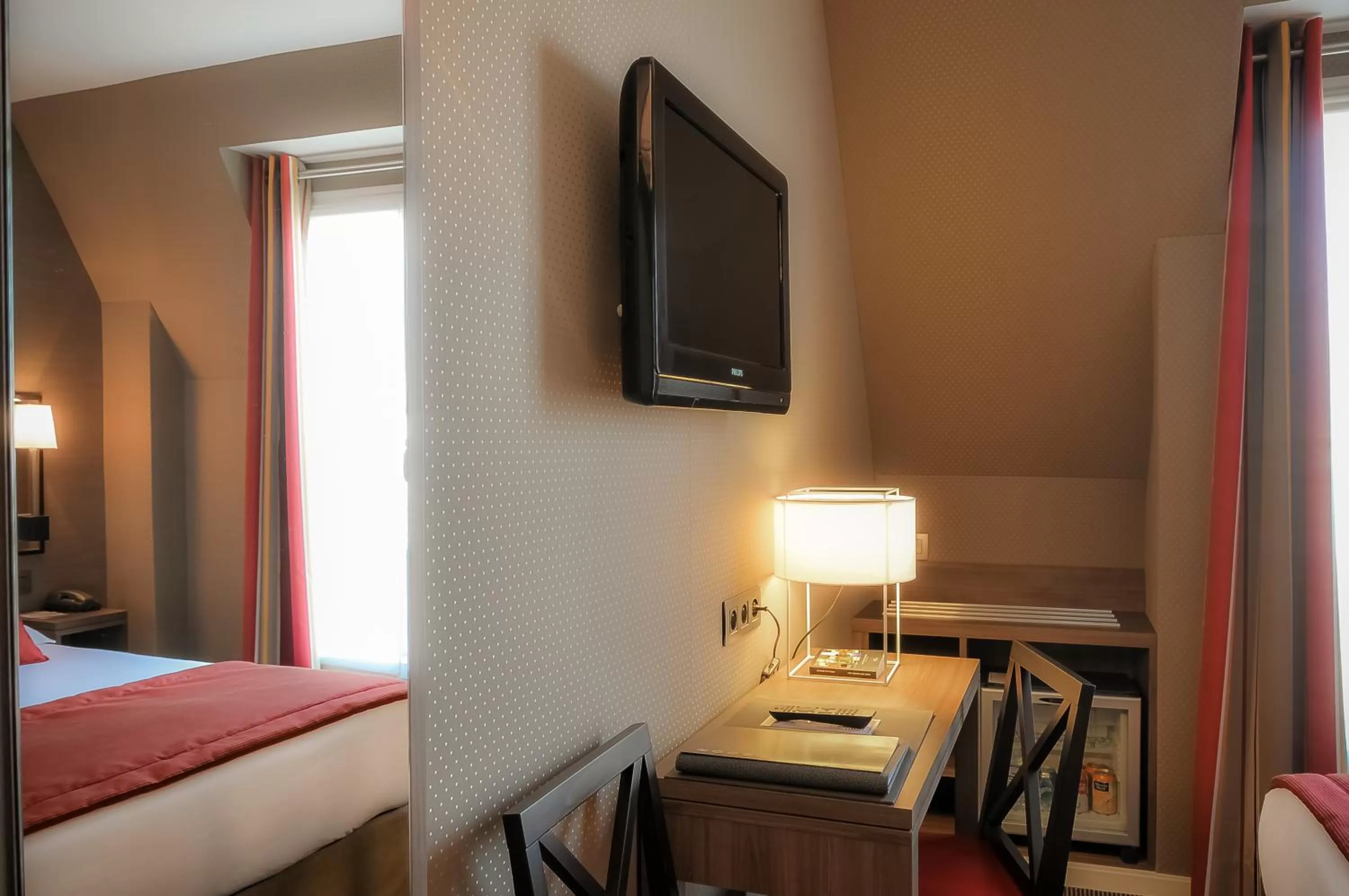 Photo of the whole room, Bed in Hôtel Marais Bastille