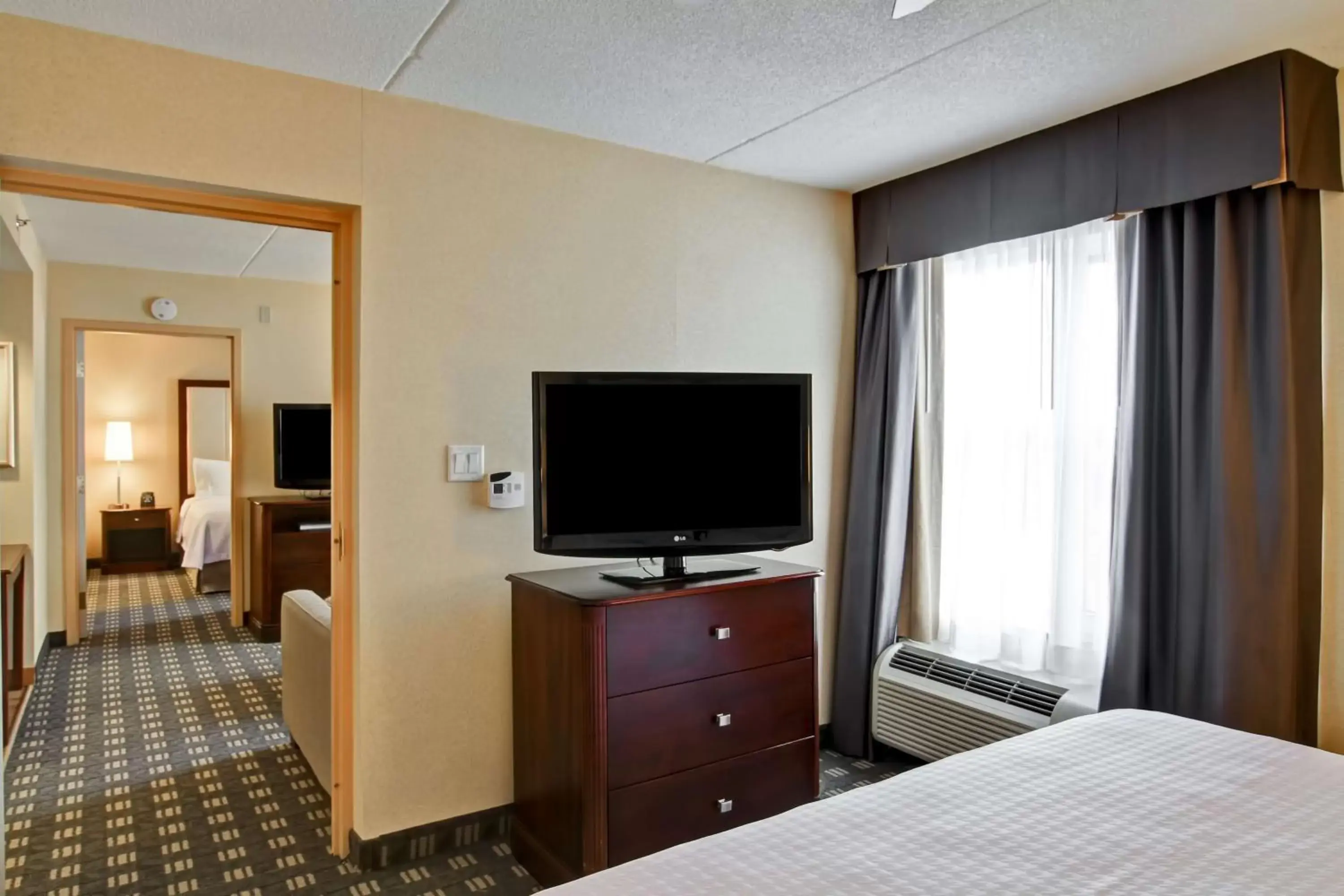 View (from property/room), TV/Entertainment Center in Homewood Suites by Hilton Toronto-Mississauga